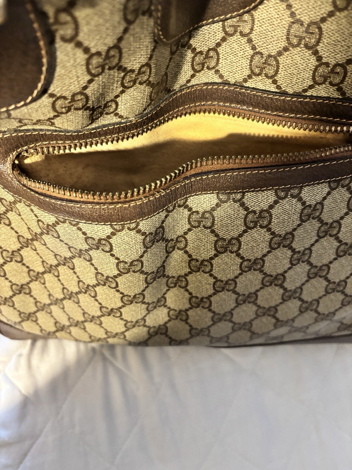 Gucci GG Pattern Tote Bag Beige/Brown Zip Closure Inner Pockets Double Handles