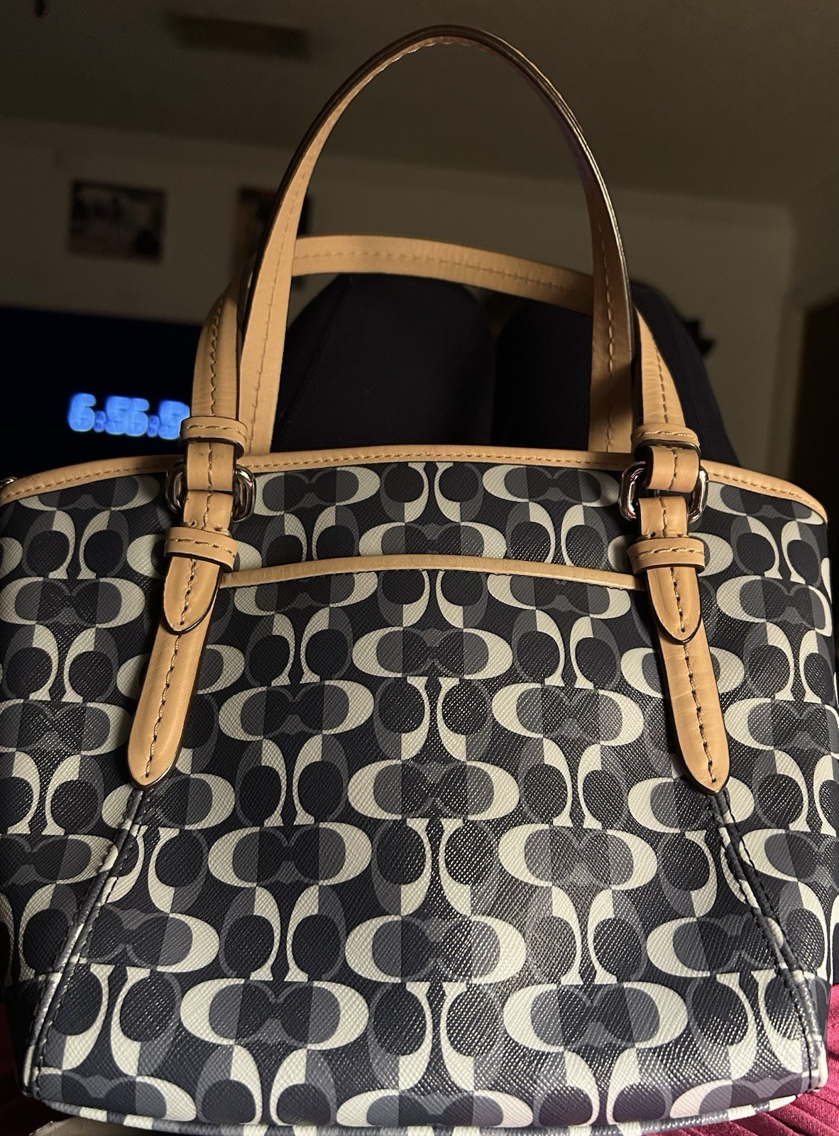Coach Versatile 2way Hand or Shoulder bag Featuring the Iconic Signature Pattern