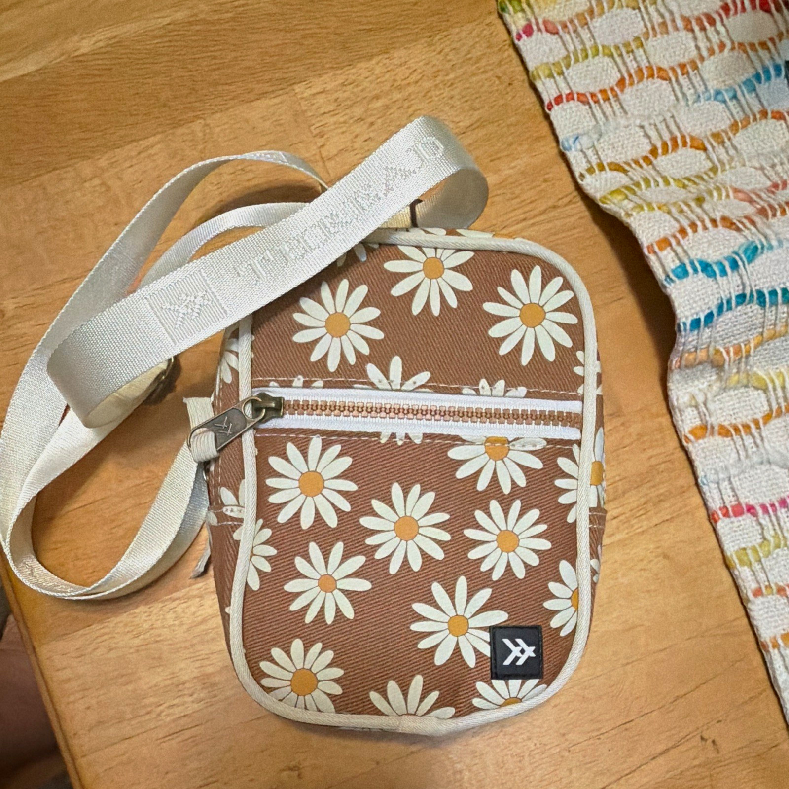 Wild Fable Brown & White Daisy Floral Small Zip Crossbody Bag Detachable Strap