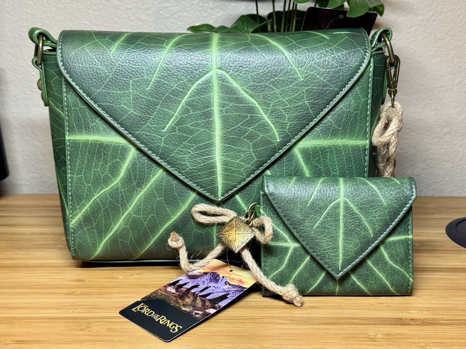 NWT The Lord of The Rings Lembas Leaf Crossbody Bag & Wallet