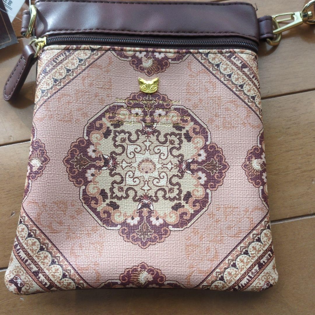 Wachifield Bebe Dayan Vertical Shoulder Bag Magic Carpet Red 5.5×7.1×0.4 inch