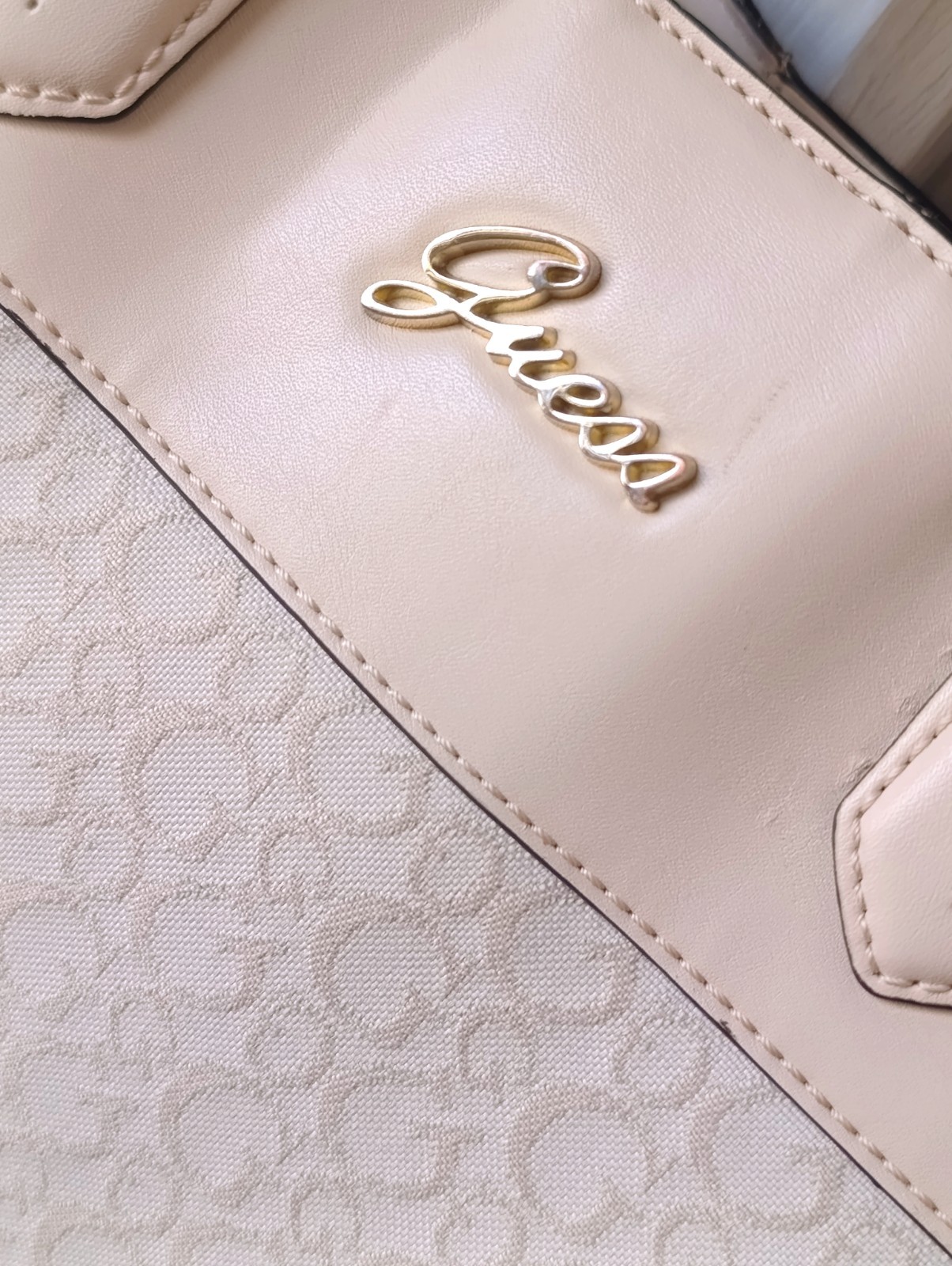 Guess Original Beige – Stylish and Large Bag | Great Deal ✨