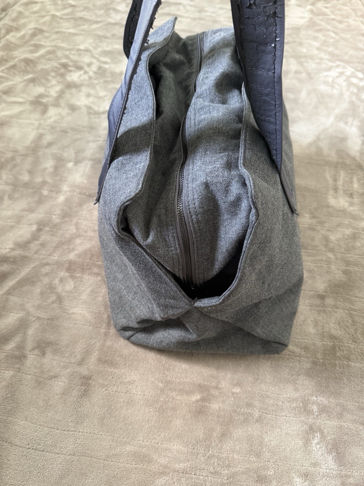 Lululemon Athletica Gray Wool Blend Tote Gym Bag Travel Carryall One Size Flaw