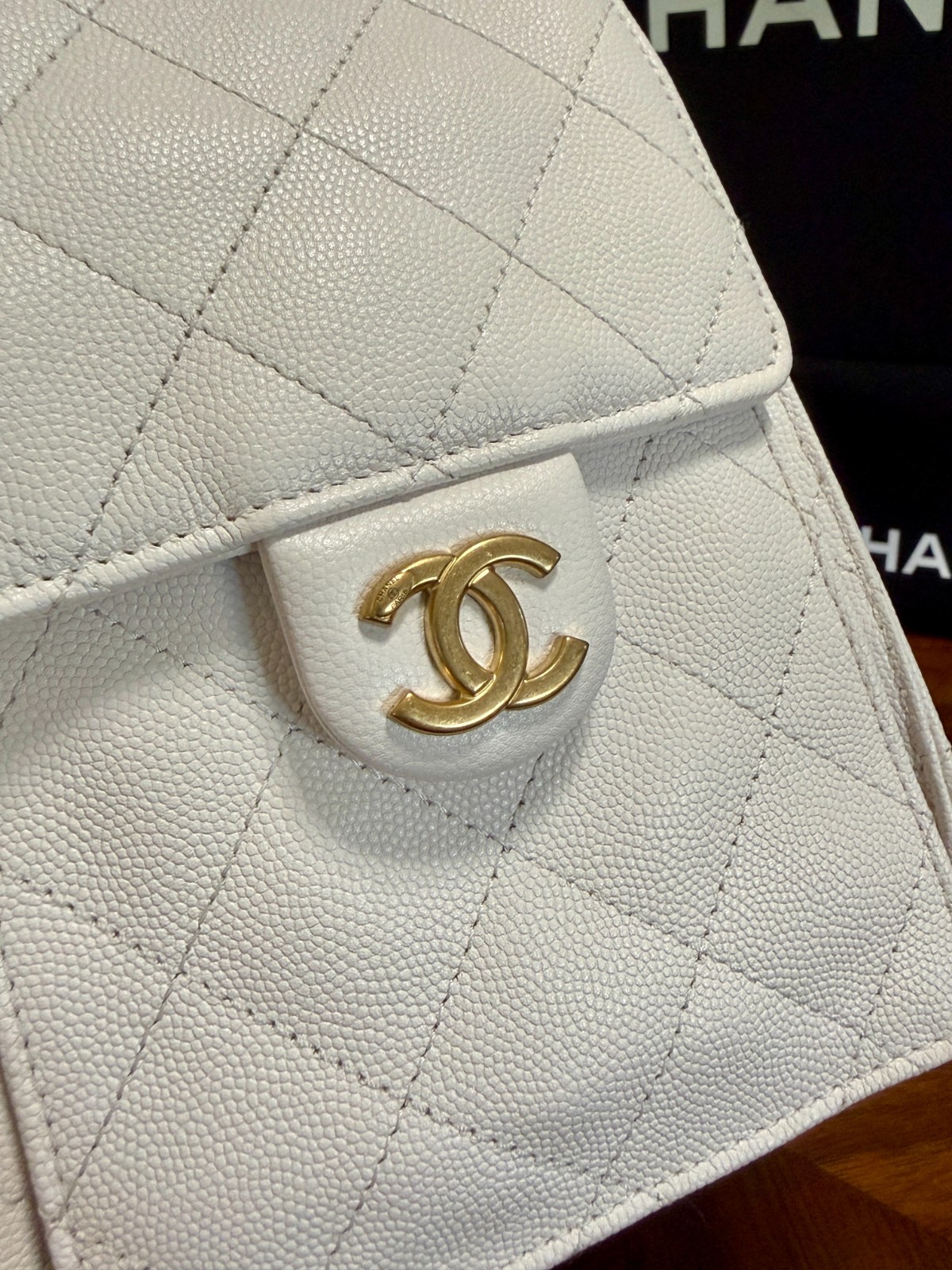 Authentic CHANEL 25 Small White Handbag Excellent Condition Full Set Receipt