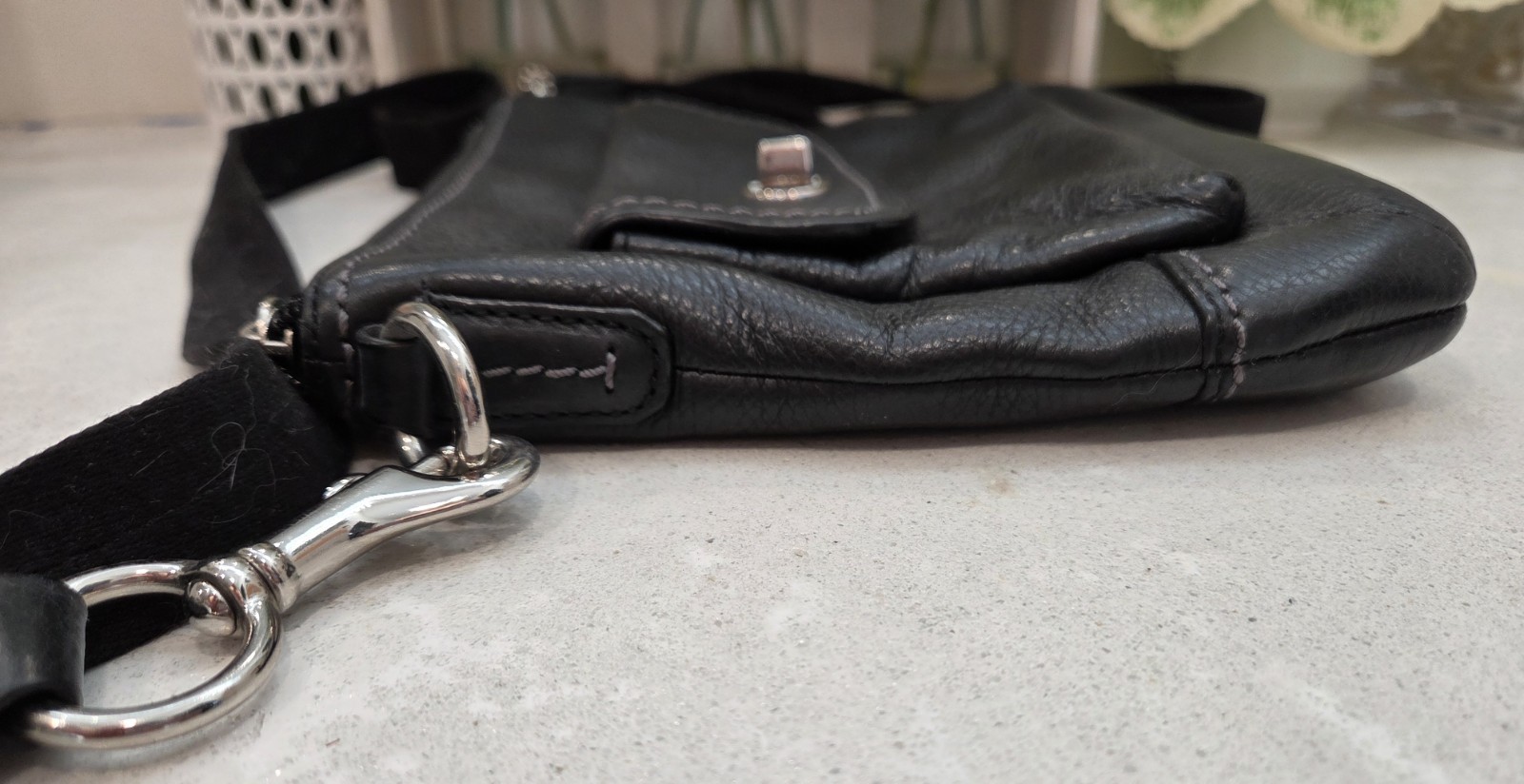 Coach Vintage Black Pebbled Leather Turnlock Handbag Emerald Interior