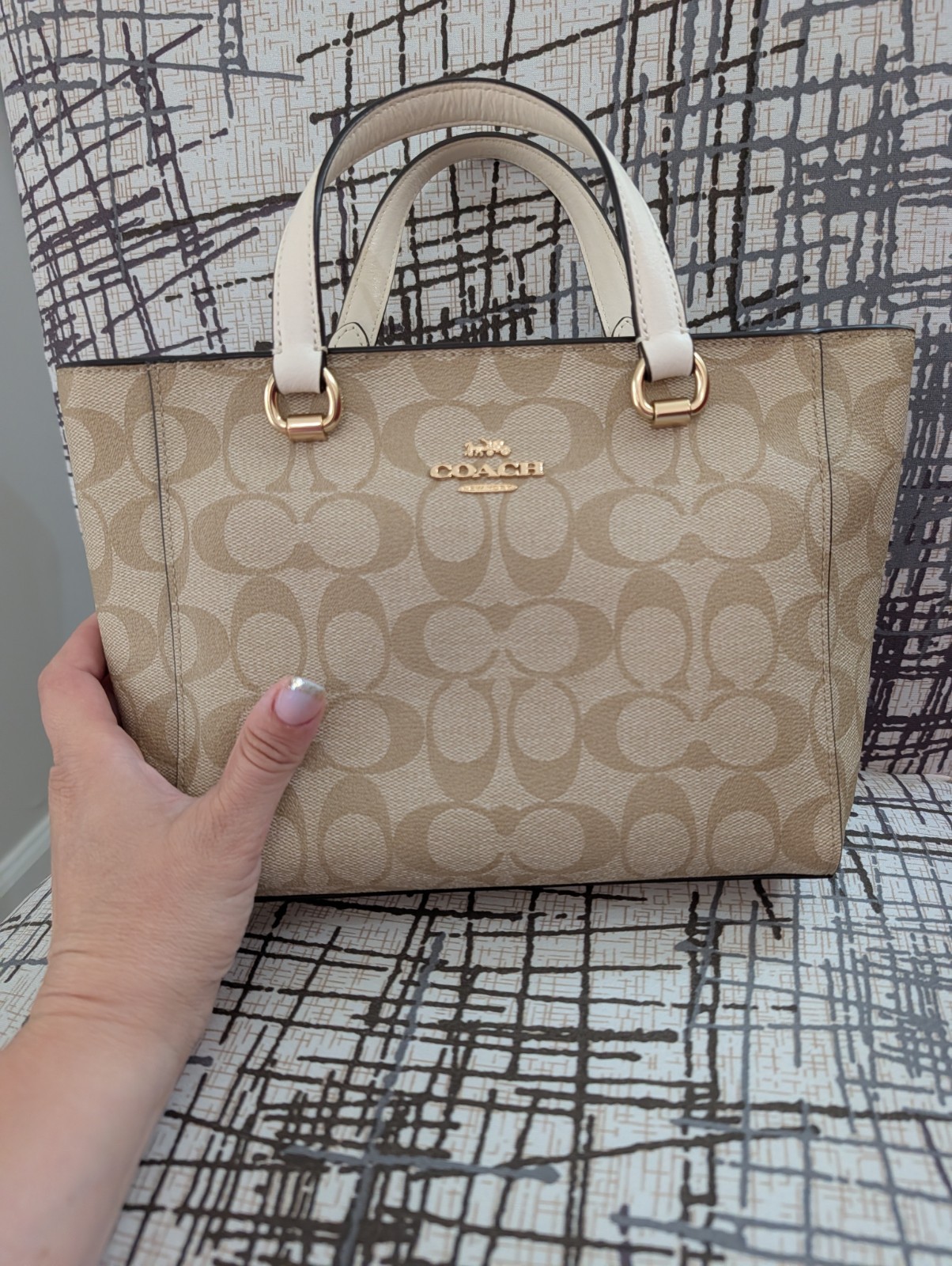 Coach Signature Logo Tote Bag Beige White Leather Handles Gold Hardware Pockets