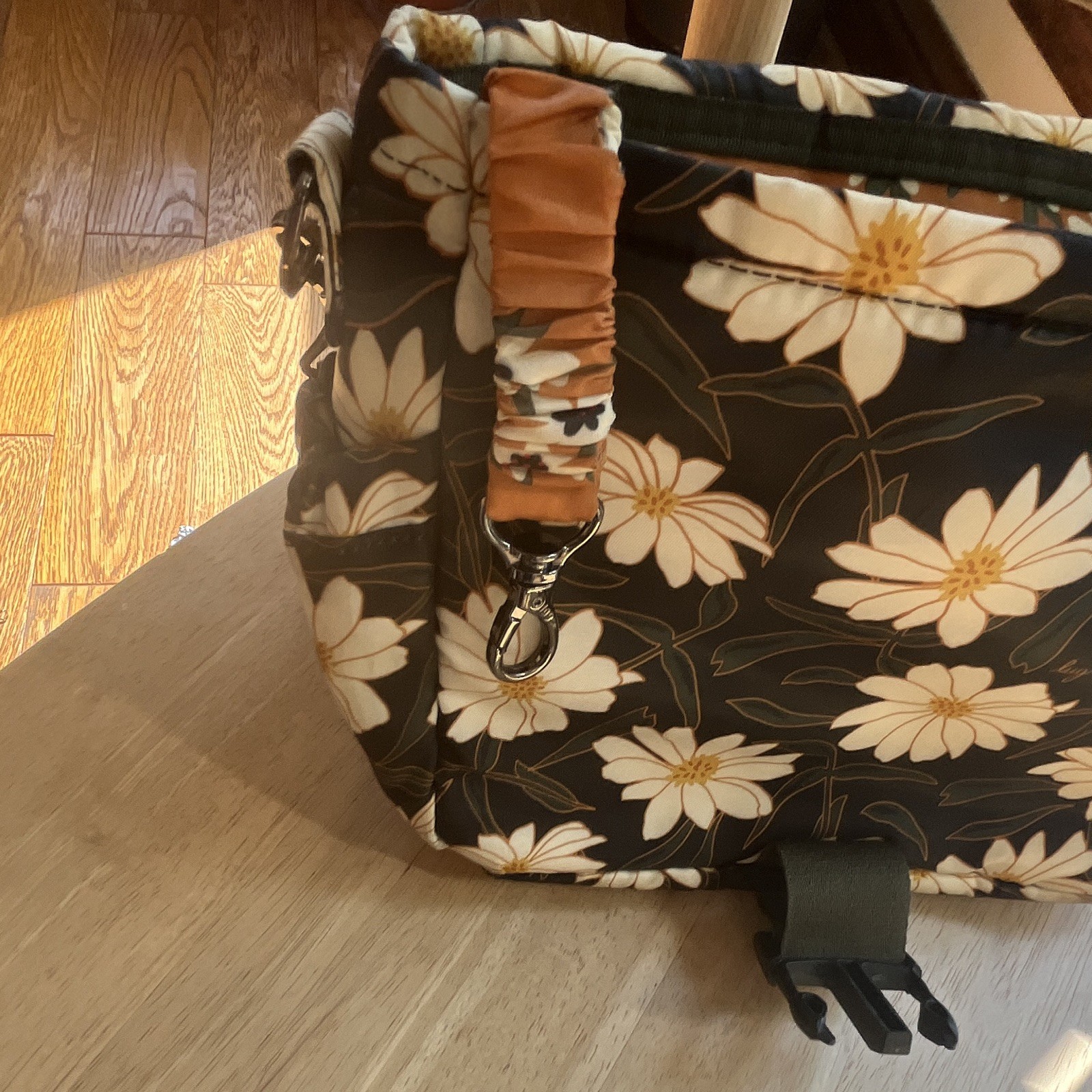 Lug Floral Shoulder/Crossbody Bag Black/White Adjustable Strap Zip Inner Pockets