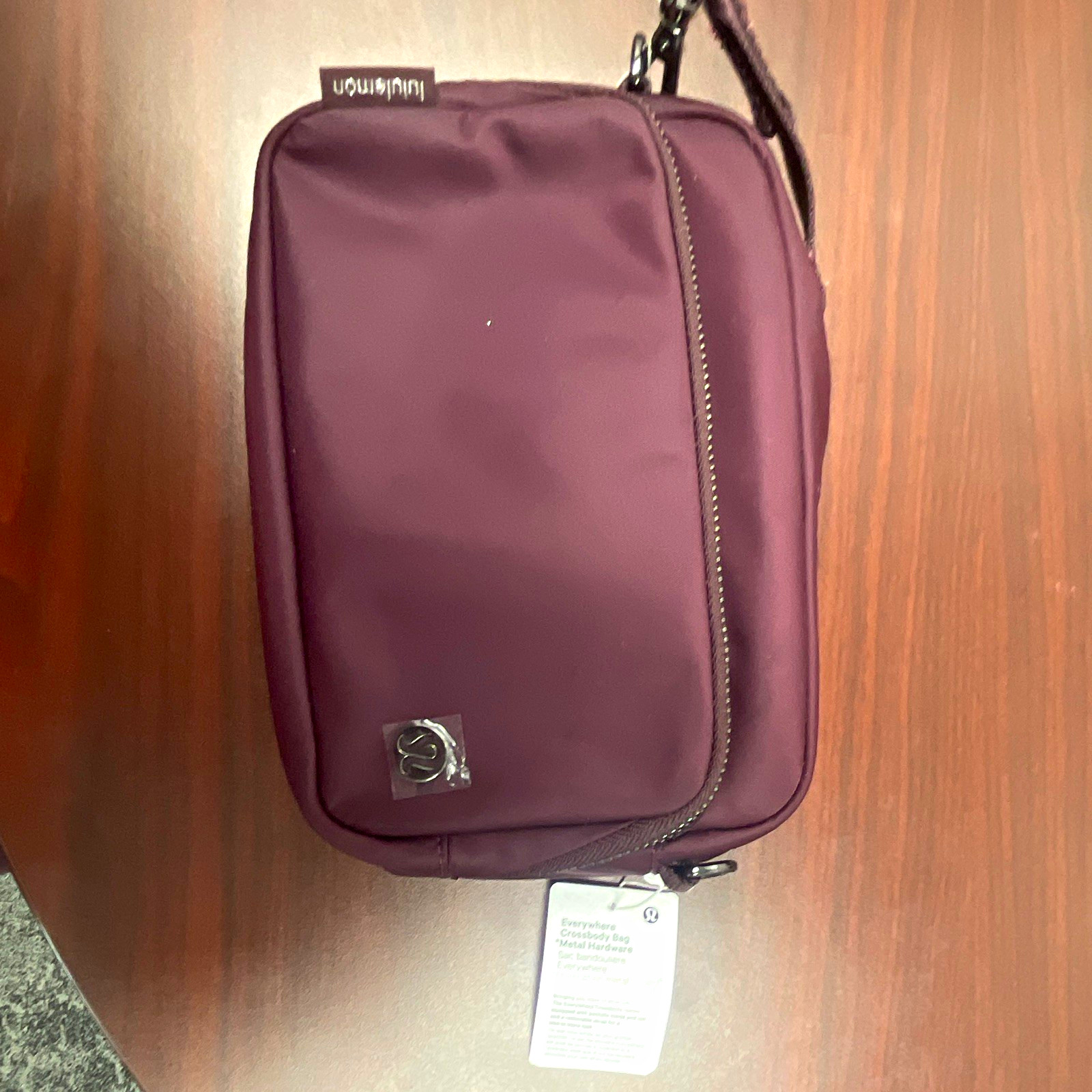 lululemon Everywhere Mini Purple Crossbody Bag Adjustable Strap Zip, Pockets