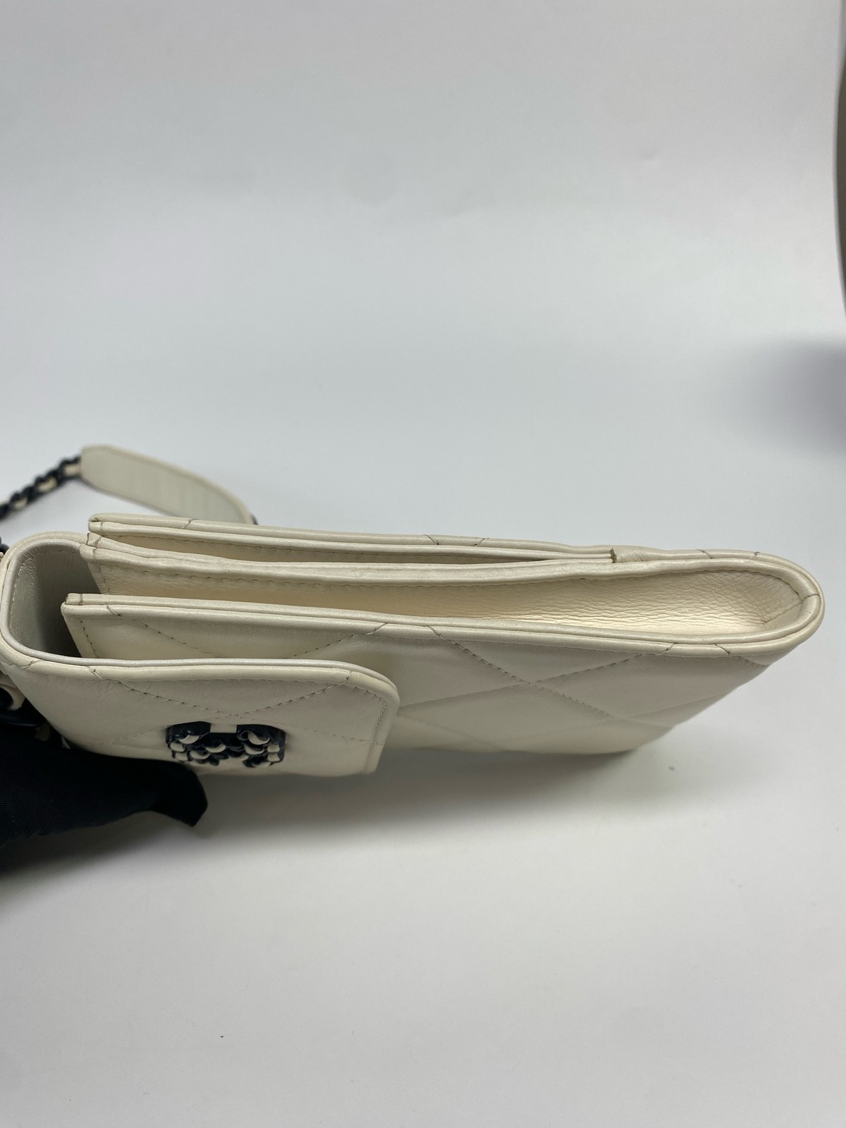 Chanel 19 Vertical Phone Crossbody Off‑White Lambskin Mixed Tone Chain Flag Bag
