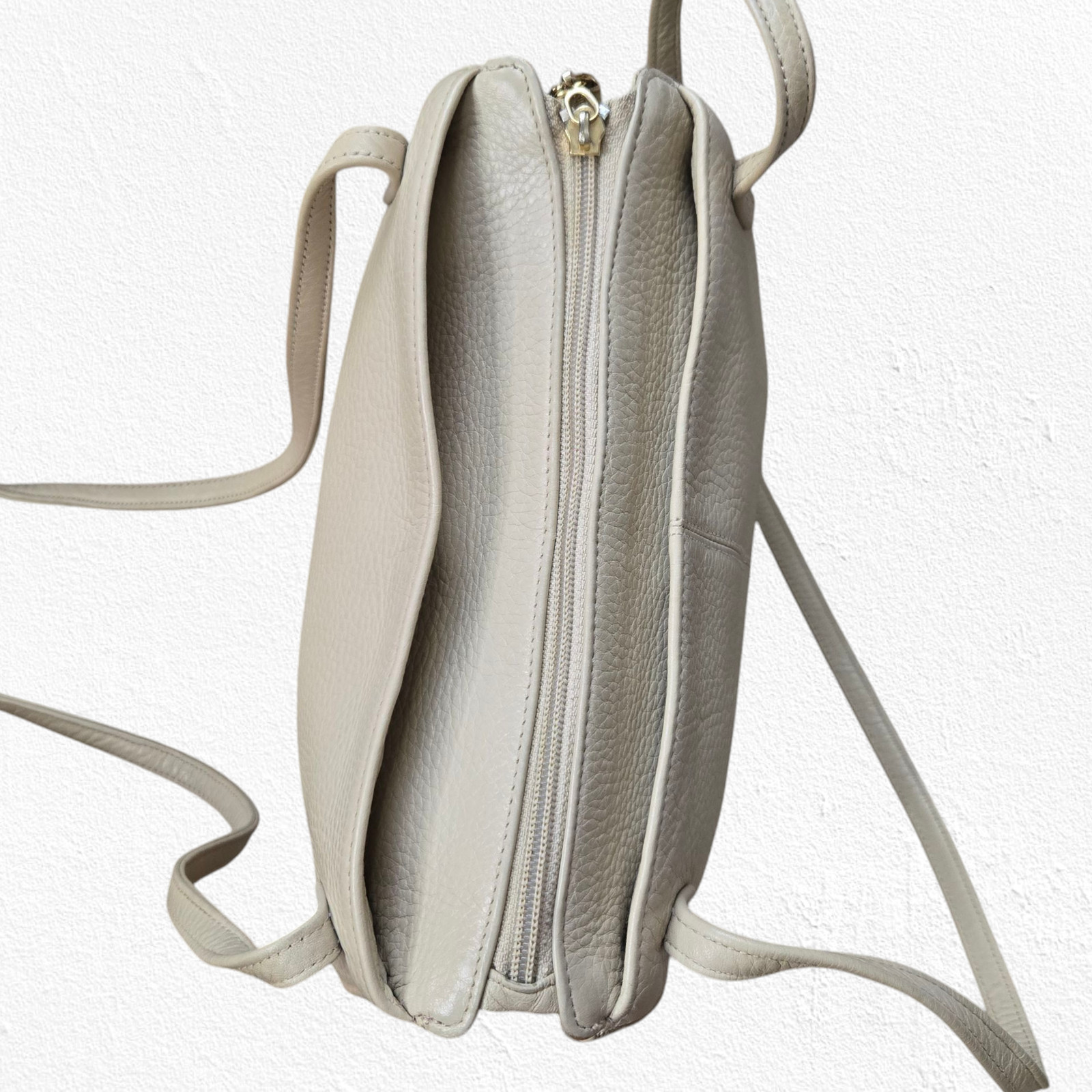 Vintage 1990s Beige Ivory Pebbled Leather Everyday Double Handle Shoulder Bag