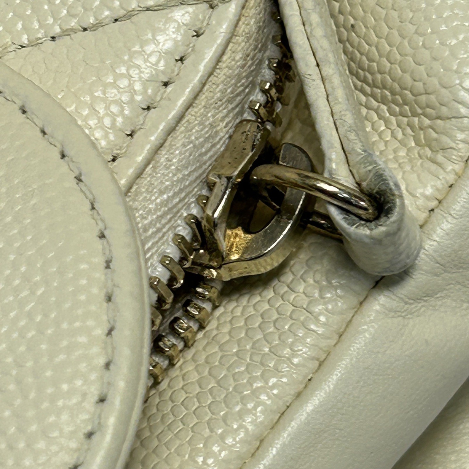 CHANEL Business Affinity Pochette Small 19cm White Calfskin Crossbody Bag