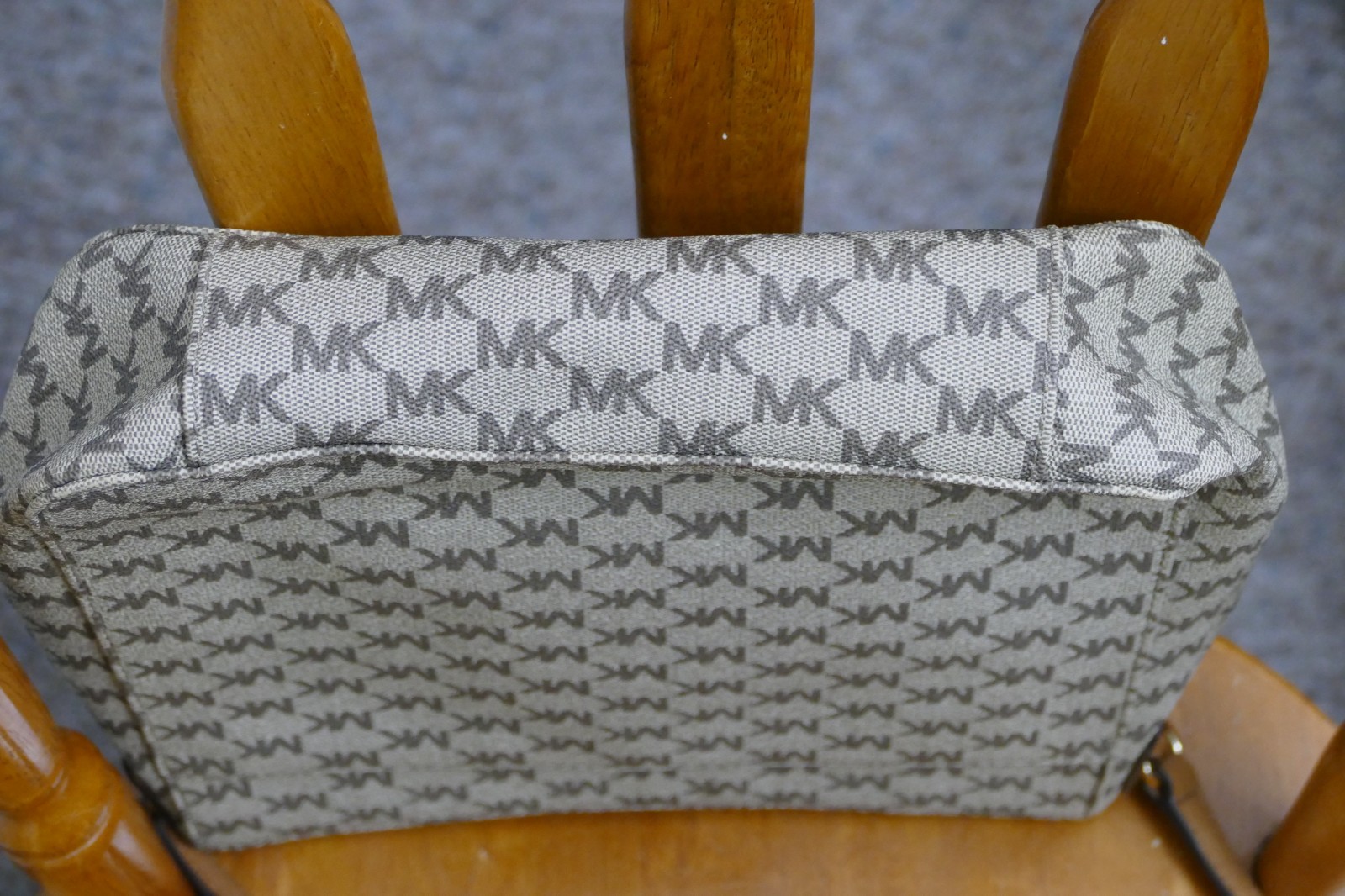 BEAUTIFUL CLASSIC MICHAEL KORS SMALL LOGO PURSE NEVER BEEN USED HANDBAG SHOULDER