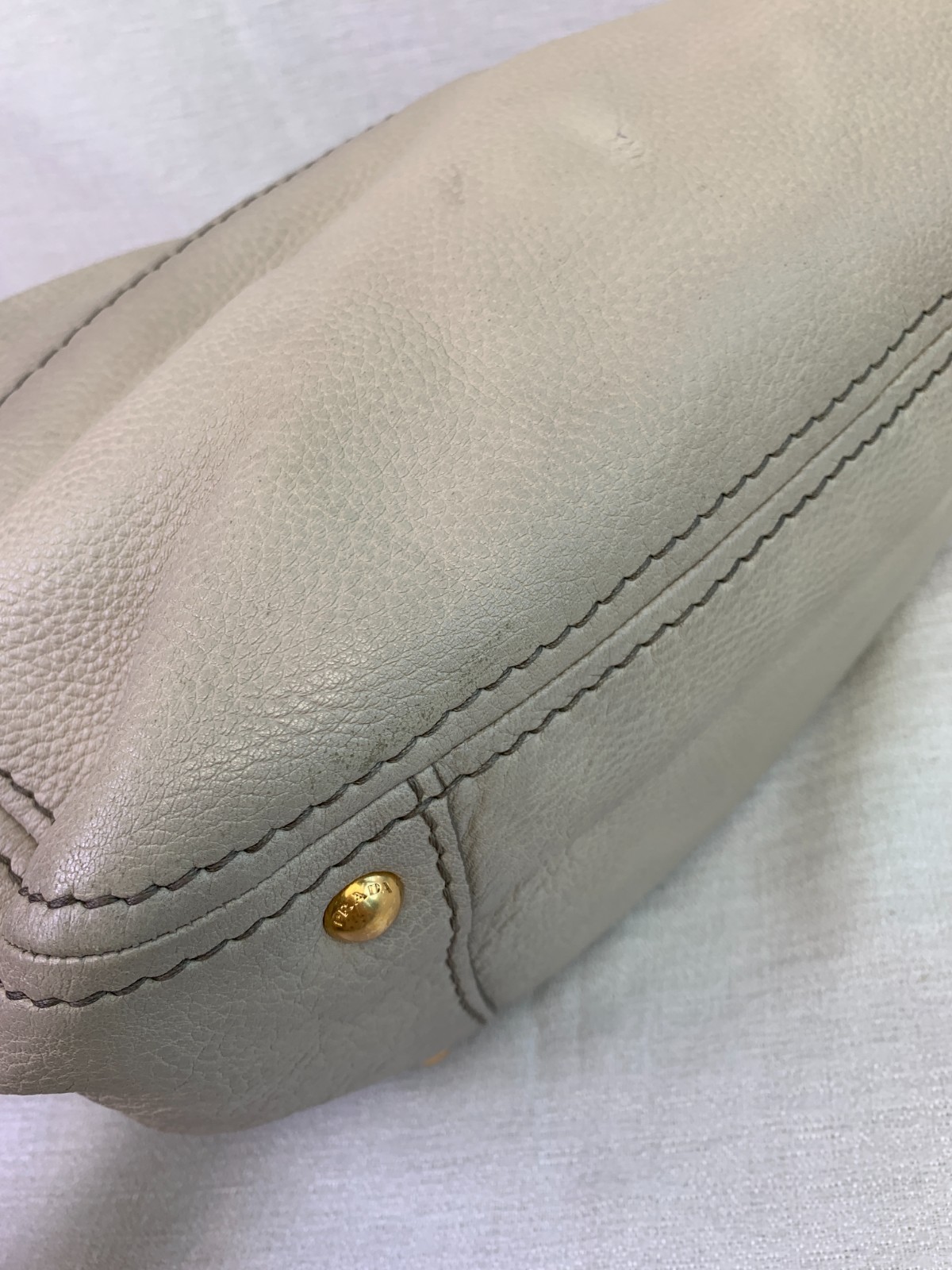 Authentic Prada Light Grey Grained Coated Material Chain Shoulder Bag/WJ06105609