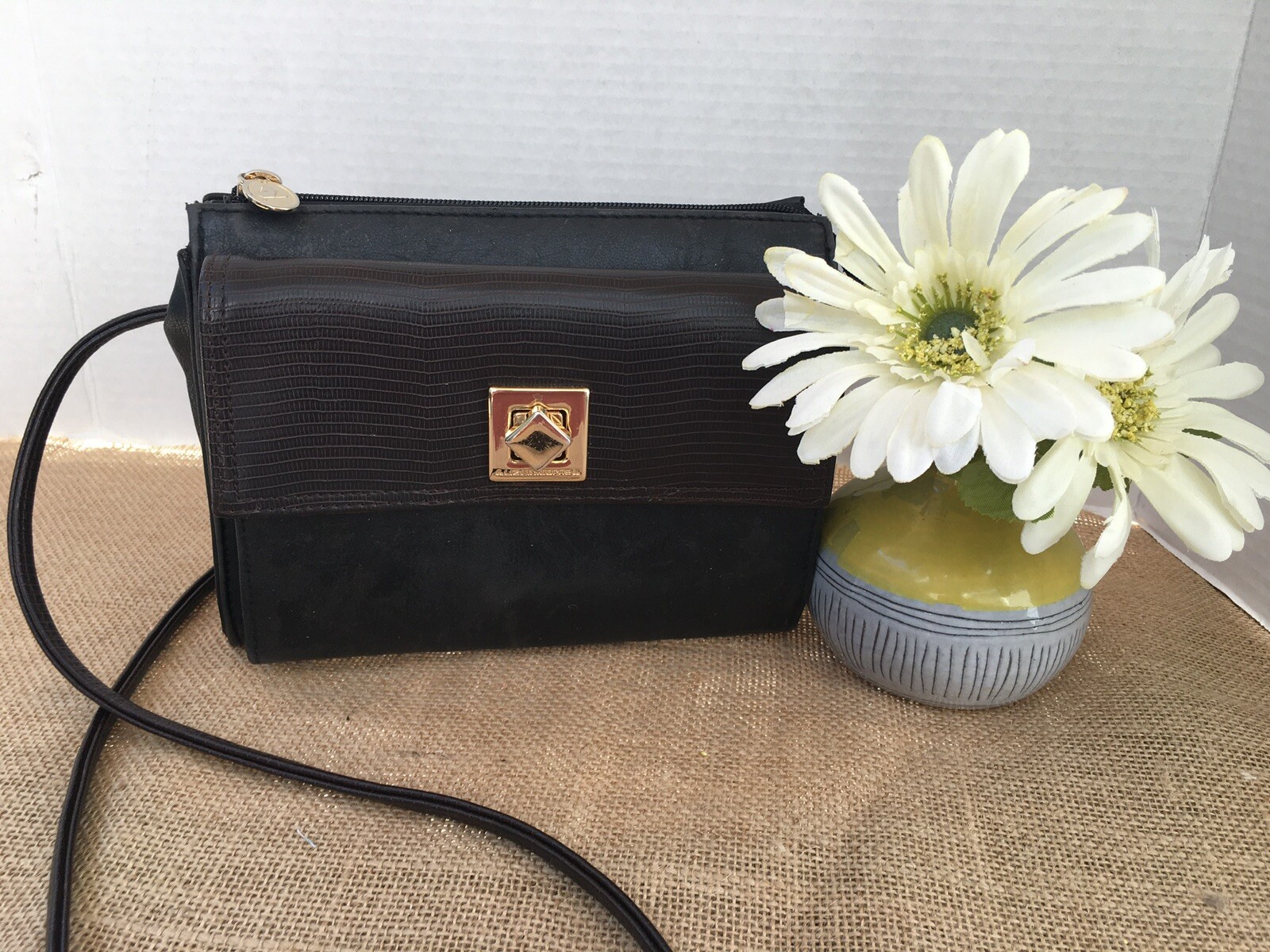 liz claiborne Purse Medium In Size 8.5in Long And 7in Wide