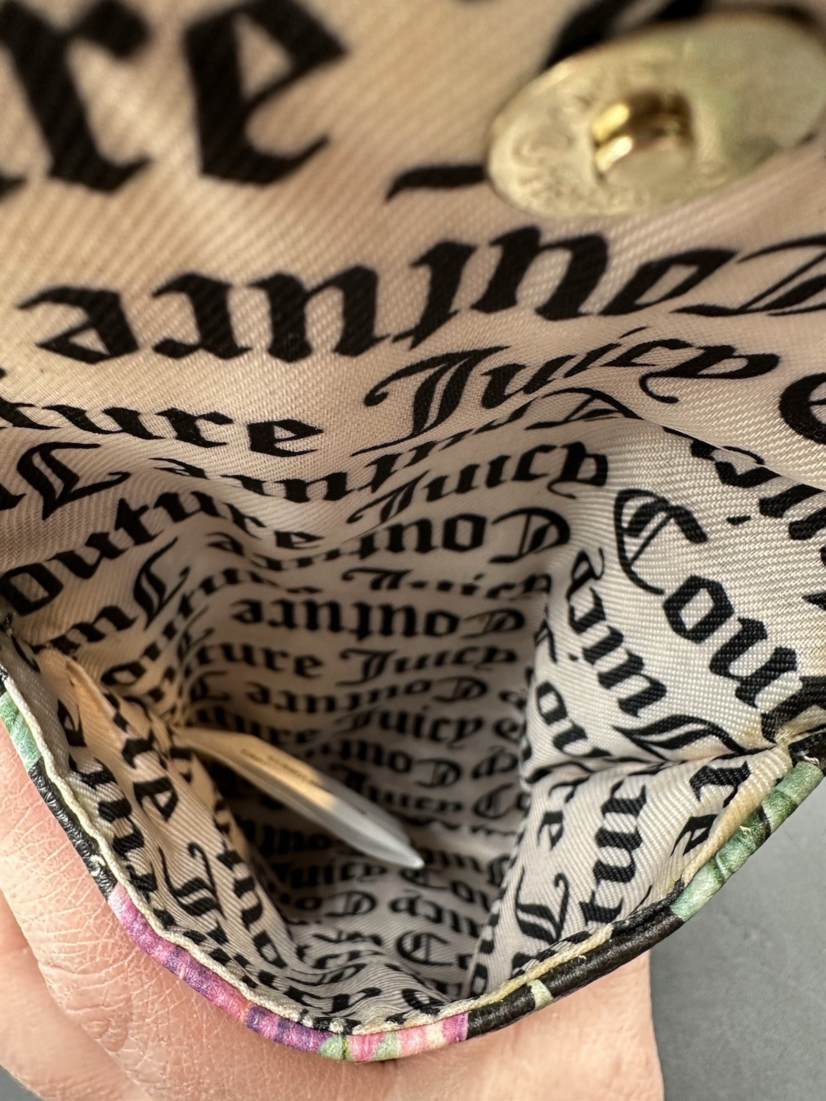 JUICY COUTURE MINI CROSSBODY PURSE PHONE ID HEART FLORAL 5″ X 7″ BLACK PINK