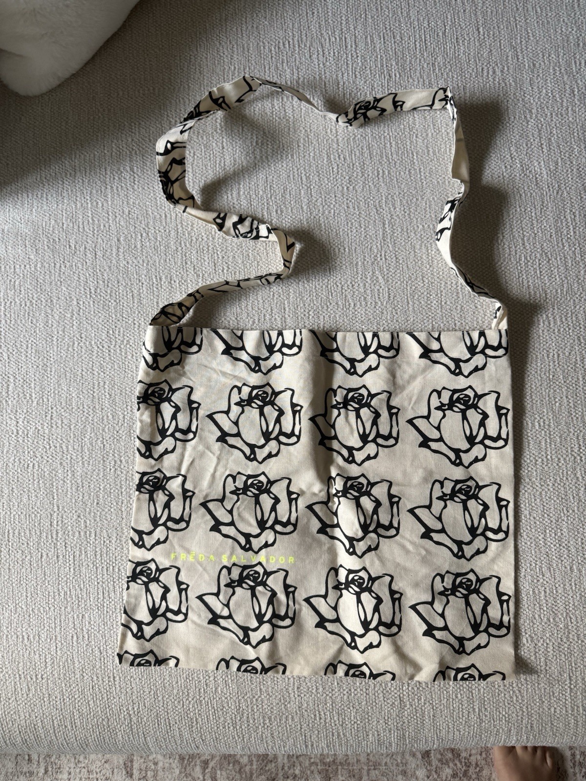 Freda Salvador Tote Bag Rose Floral Print on Cream Linen New 13″ x 17″
