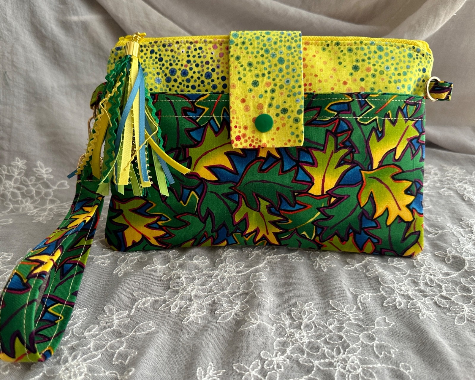 HANDMADE Clutch purse wristlet cell phone bag, zipper, pockets, green/yellow