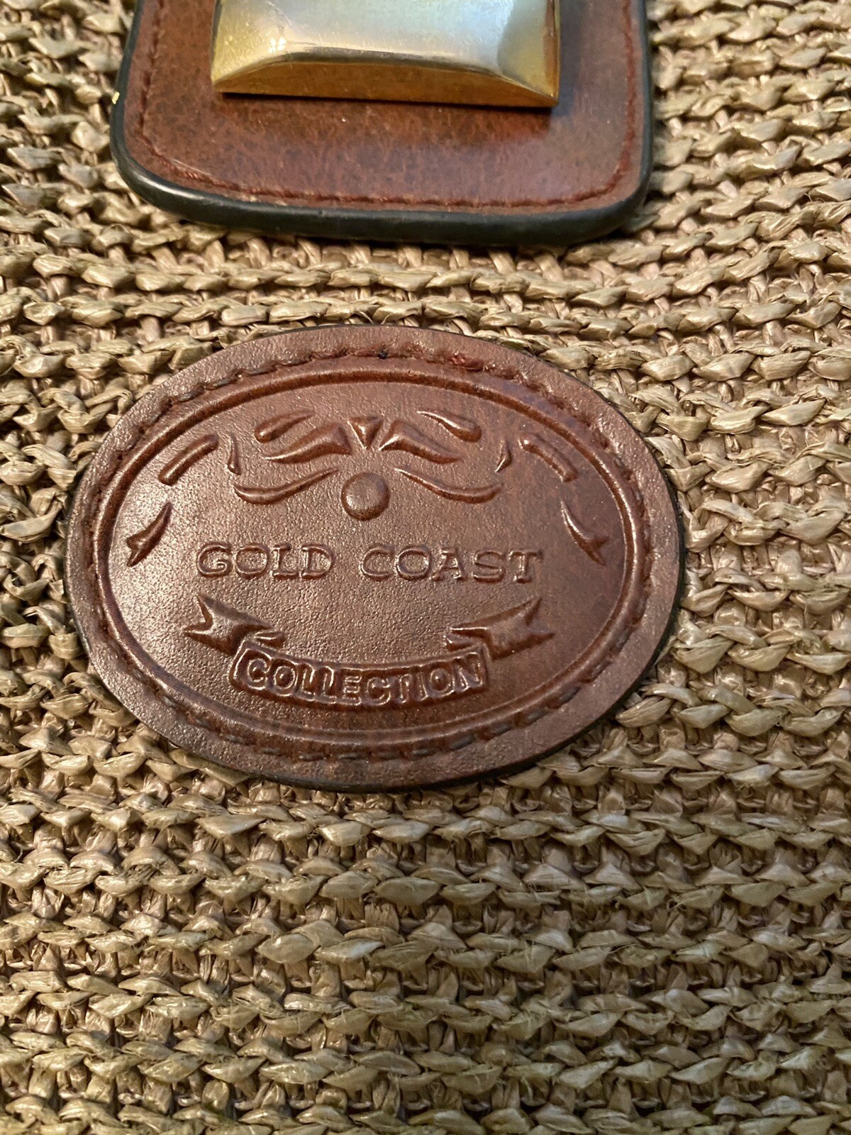 Gold Coast Brown Shoulder Bag 6 Pockets Pre-owned Medium Size