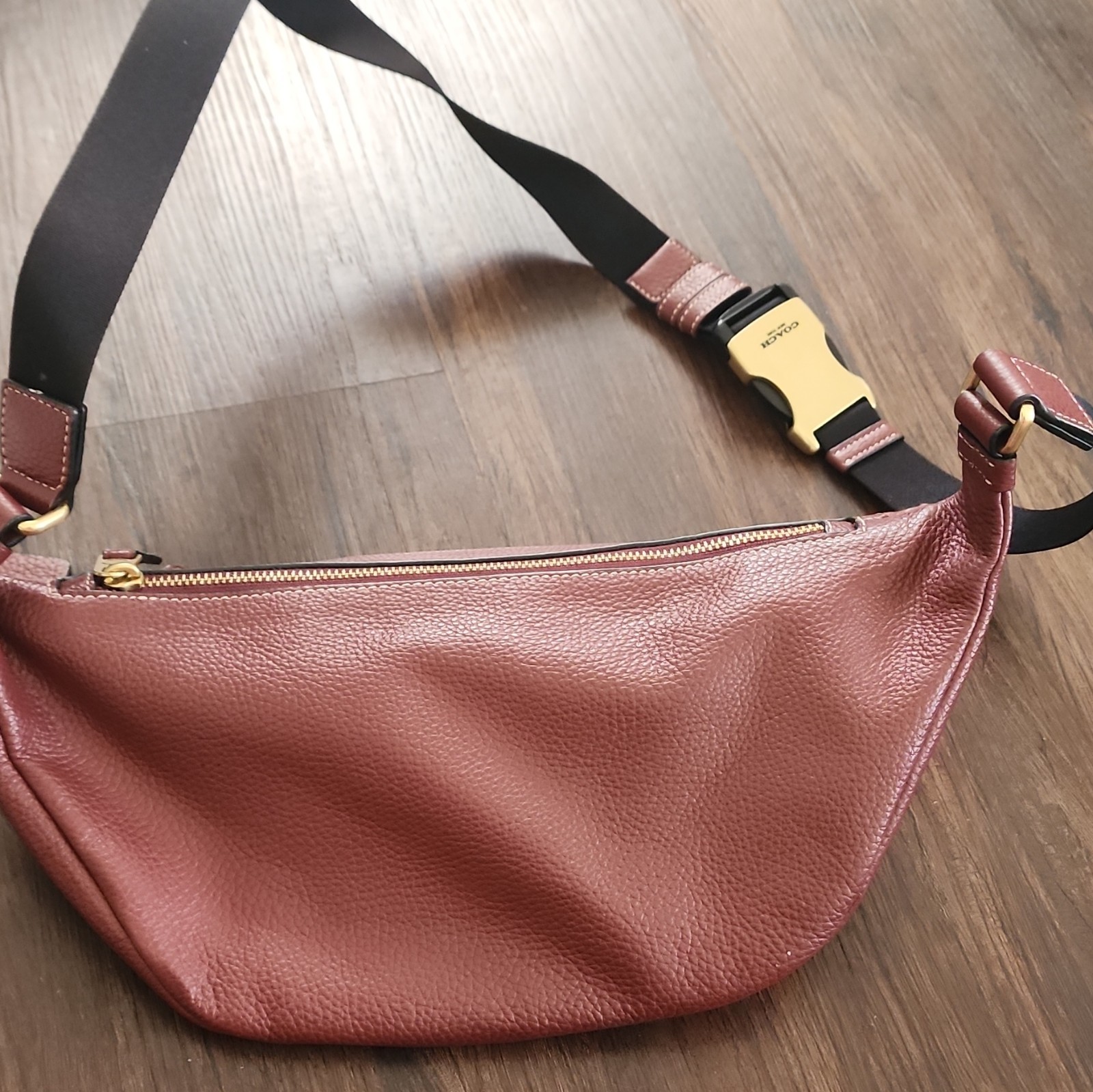 Coach Signature Burgundy Logo Belt Bag Fanny Pack Zip Gold Hardware Det Strap