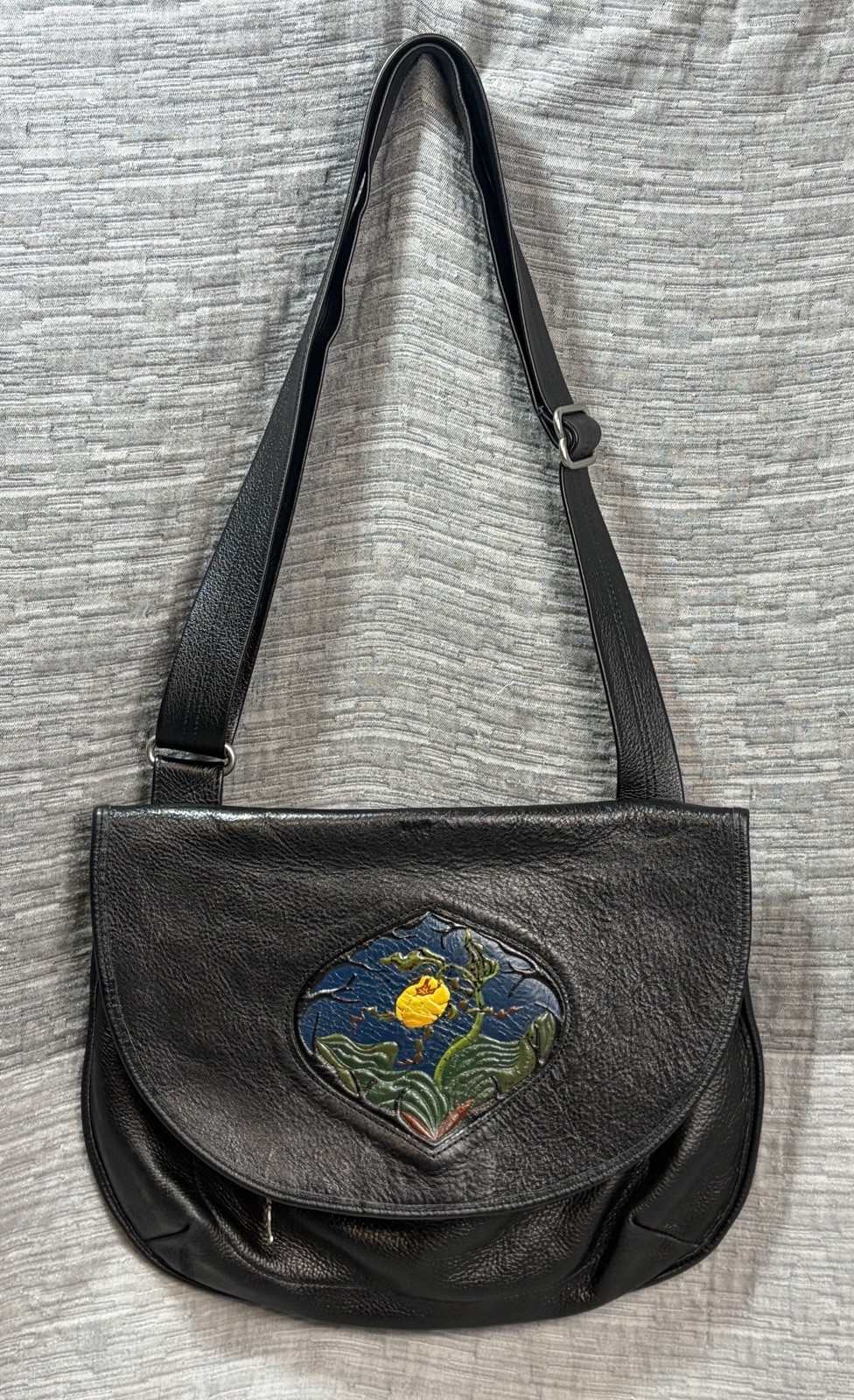 Turtle Ridge Gallery Black Crescent Crossbody Picture Purse Flap snap zip