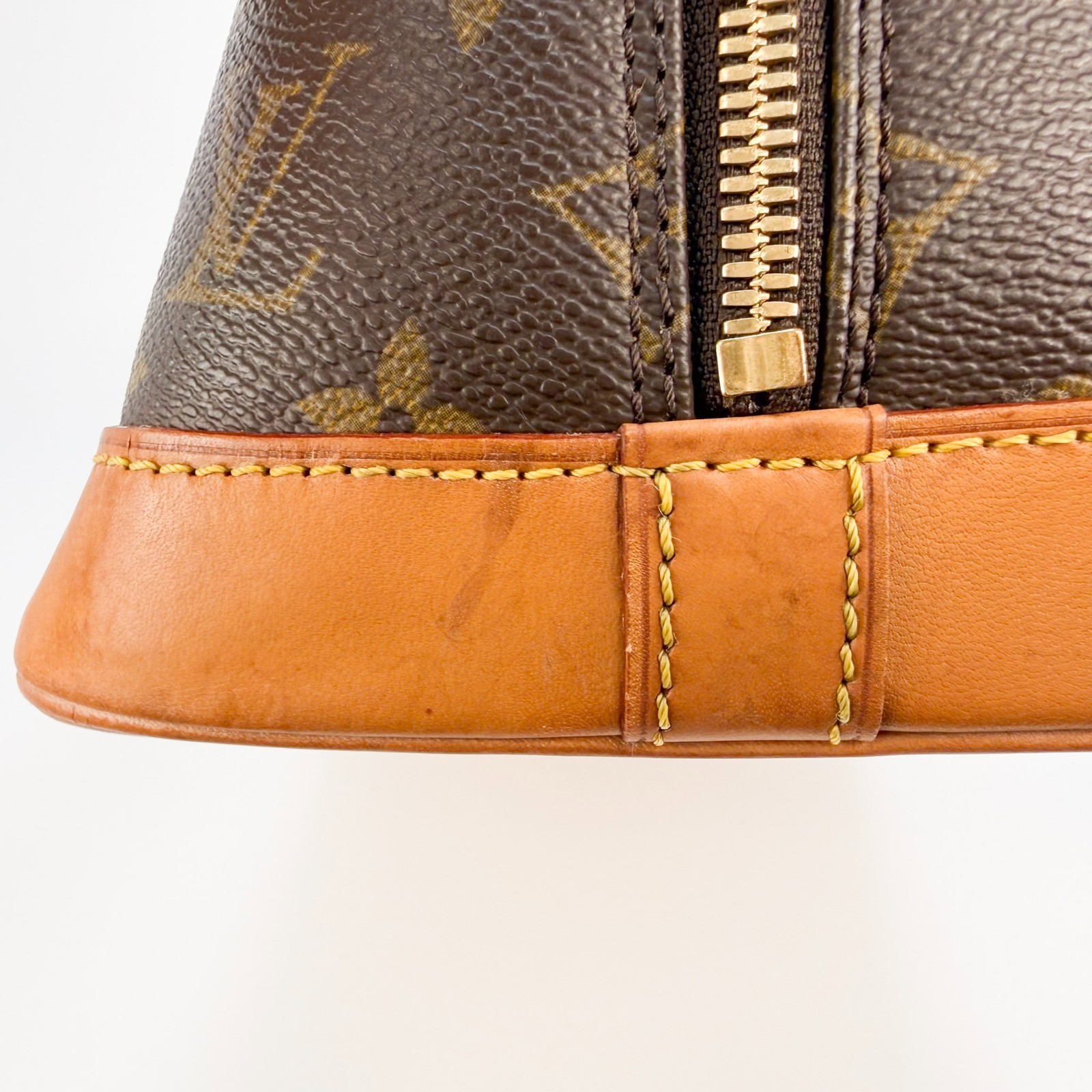 Louis Vuitton Alma PM Monogram Canvas Hand Bag LV Authentic M51130 B26062702