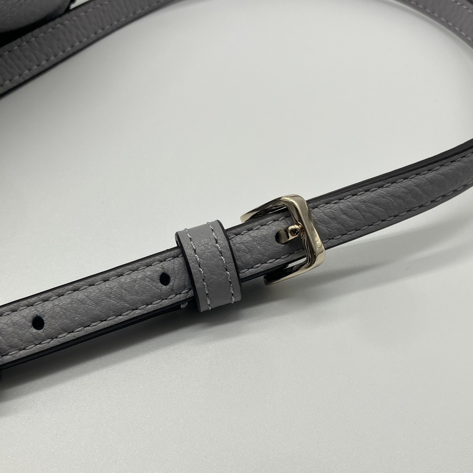 Kate Spade Leila Mini Zip Crossbody Purse in Grey Leather KE487