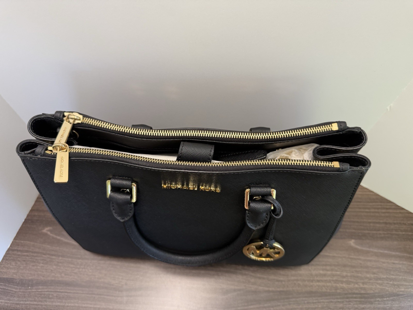 MICHAEL KORS SUTTON Large Leather Satchel in black