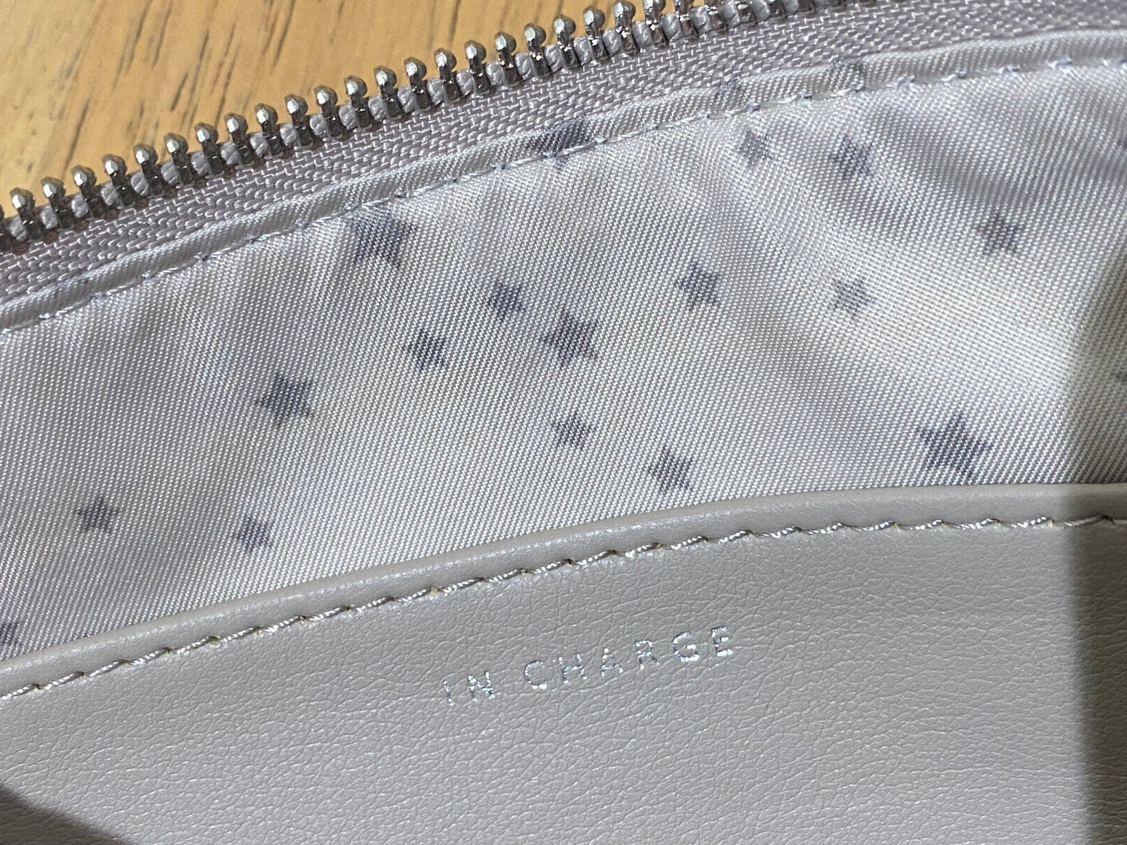 STELLA & DOT In Charge Pouch Bag Clutch Zipper Textured Pewter – NEW – 8.5″