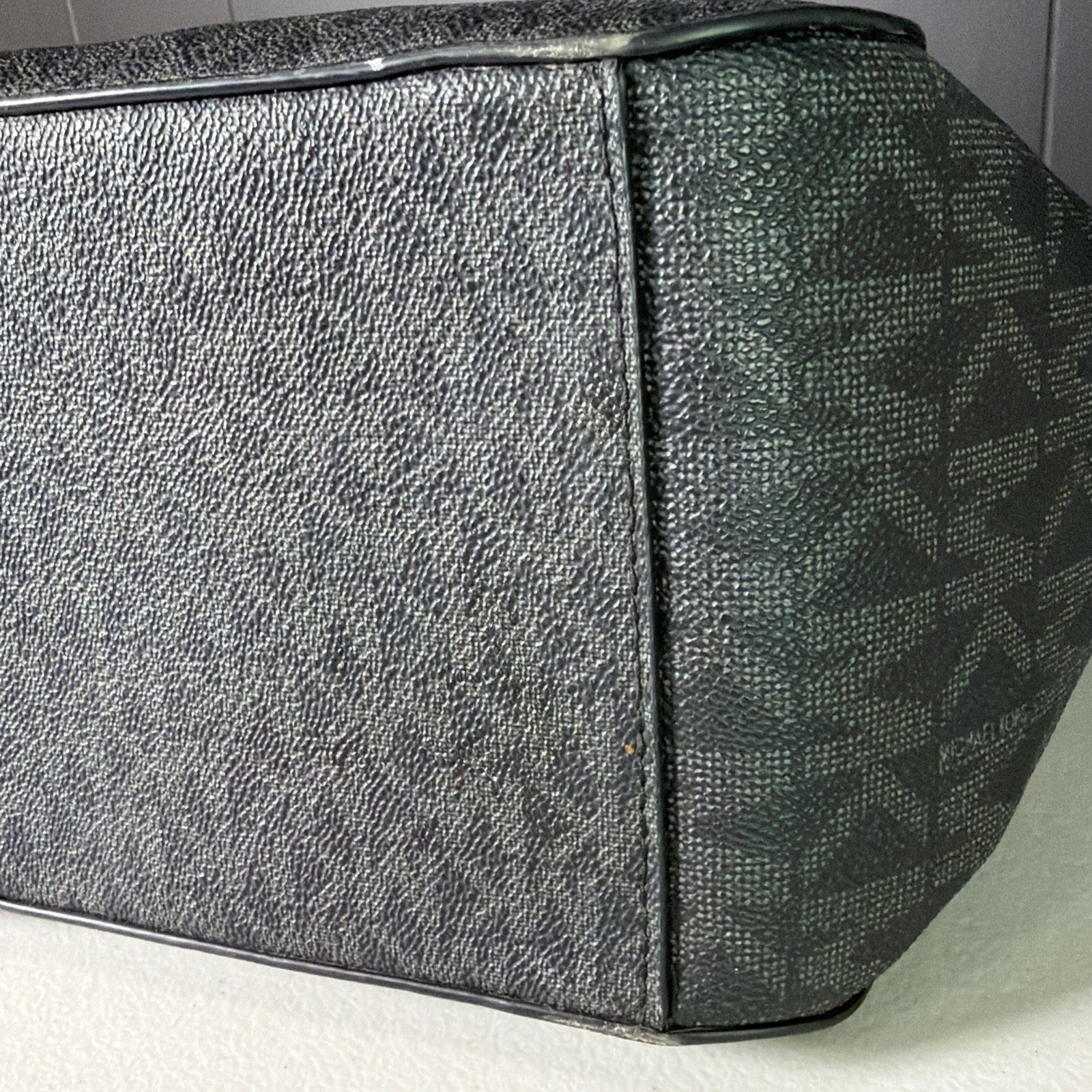 Michael Kors Black Logo Chain Strap Shoulder Bag with Inner Pockets