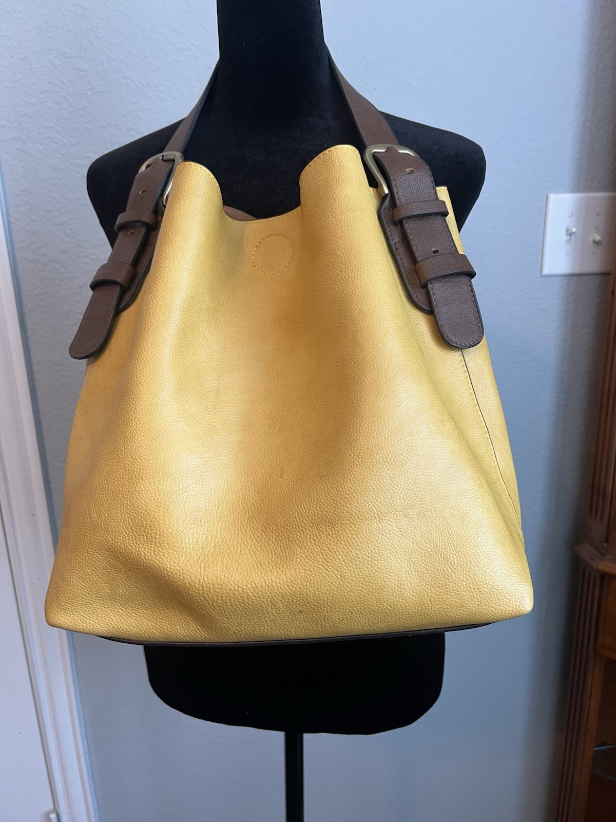 Buttery soft Hobo Shoulder Leather Lemon Coffee Bag. Great Condition