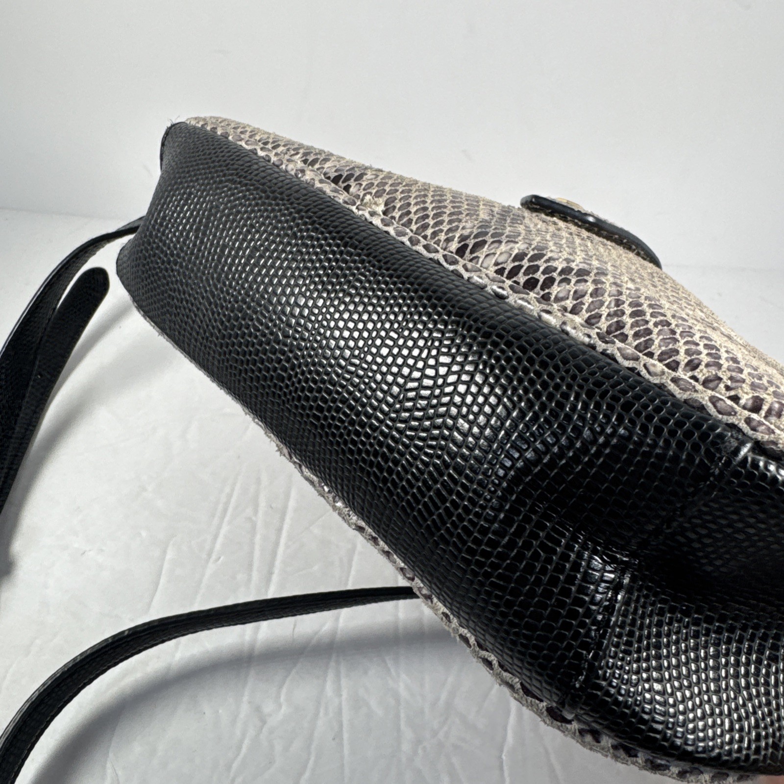 G.I.L.I. GOT IT LOVE IT Snake Embossed Camera Style Crossbody Black Gray Leather
