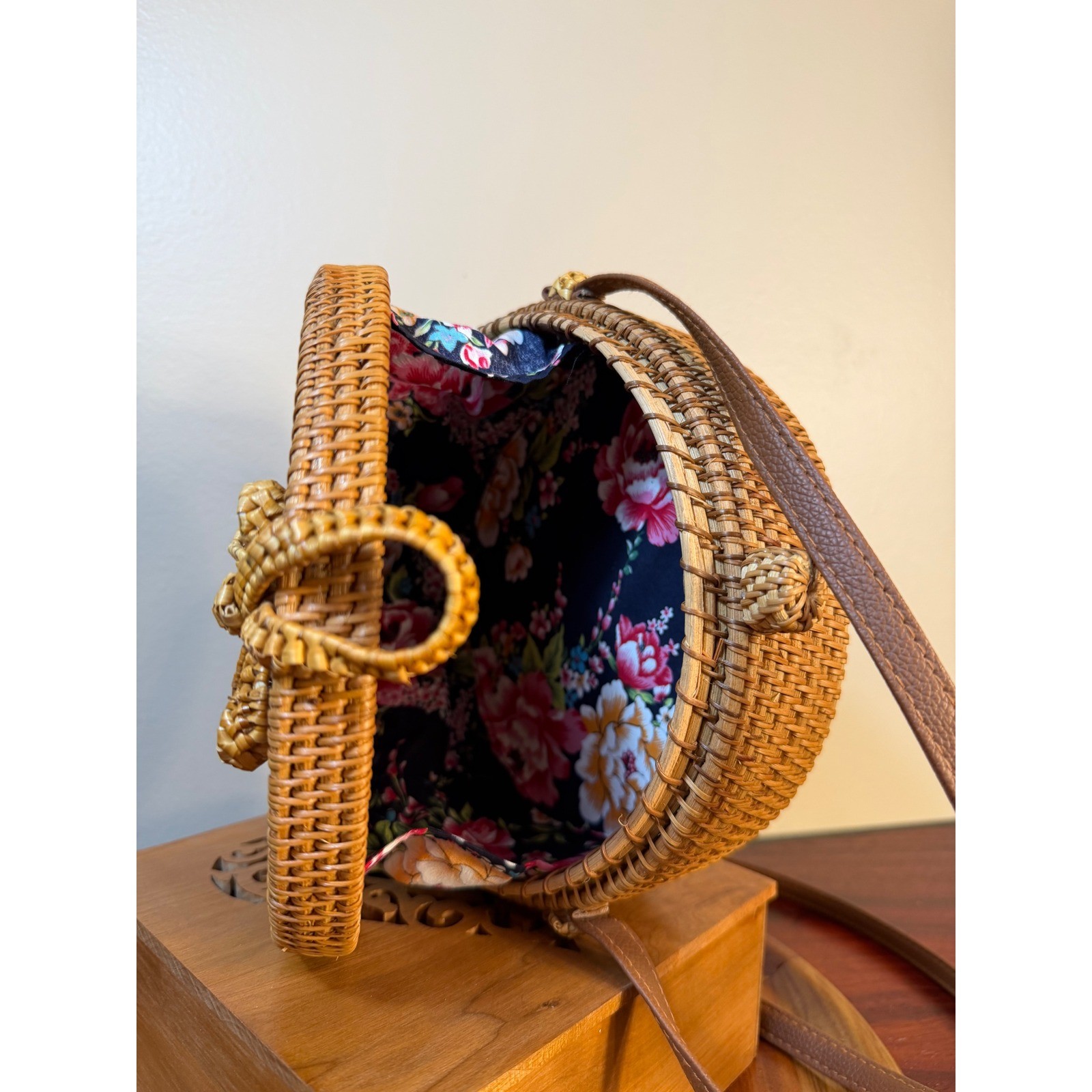 Handwoven Round Rattan Crossbody Bag Floral Lining Boho Wicker Circle Purse Brow