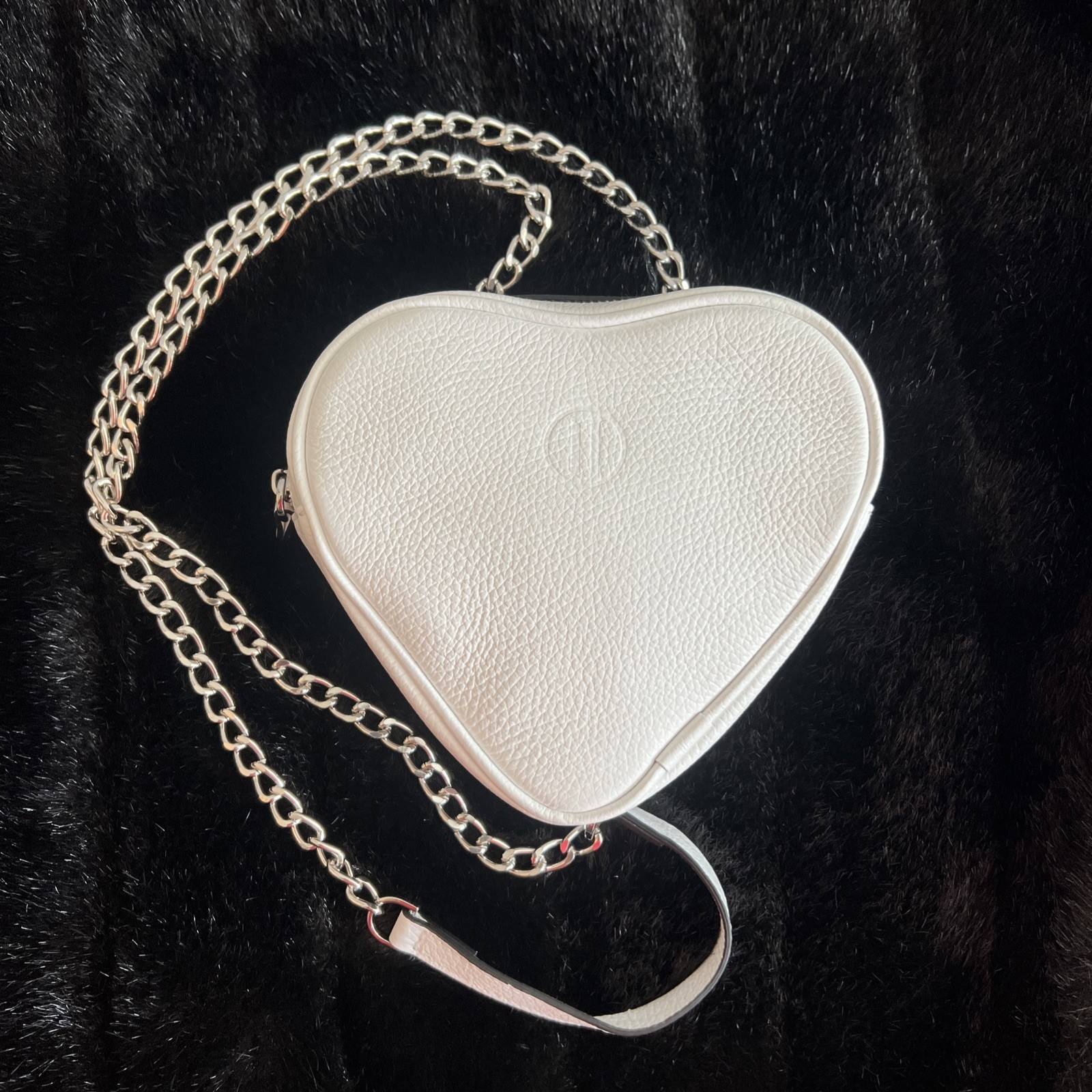 Italian Idea (II) White Heart Shaped Italian Pebble Leather Crossbody