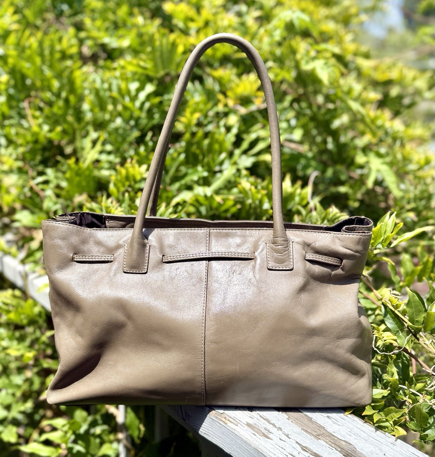 agnes b VOYAGE Khaki LEATHER Structured TOTE Silver O-Ring Detail Made/JAPAN EUC