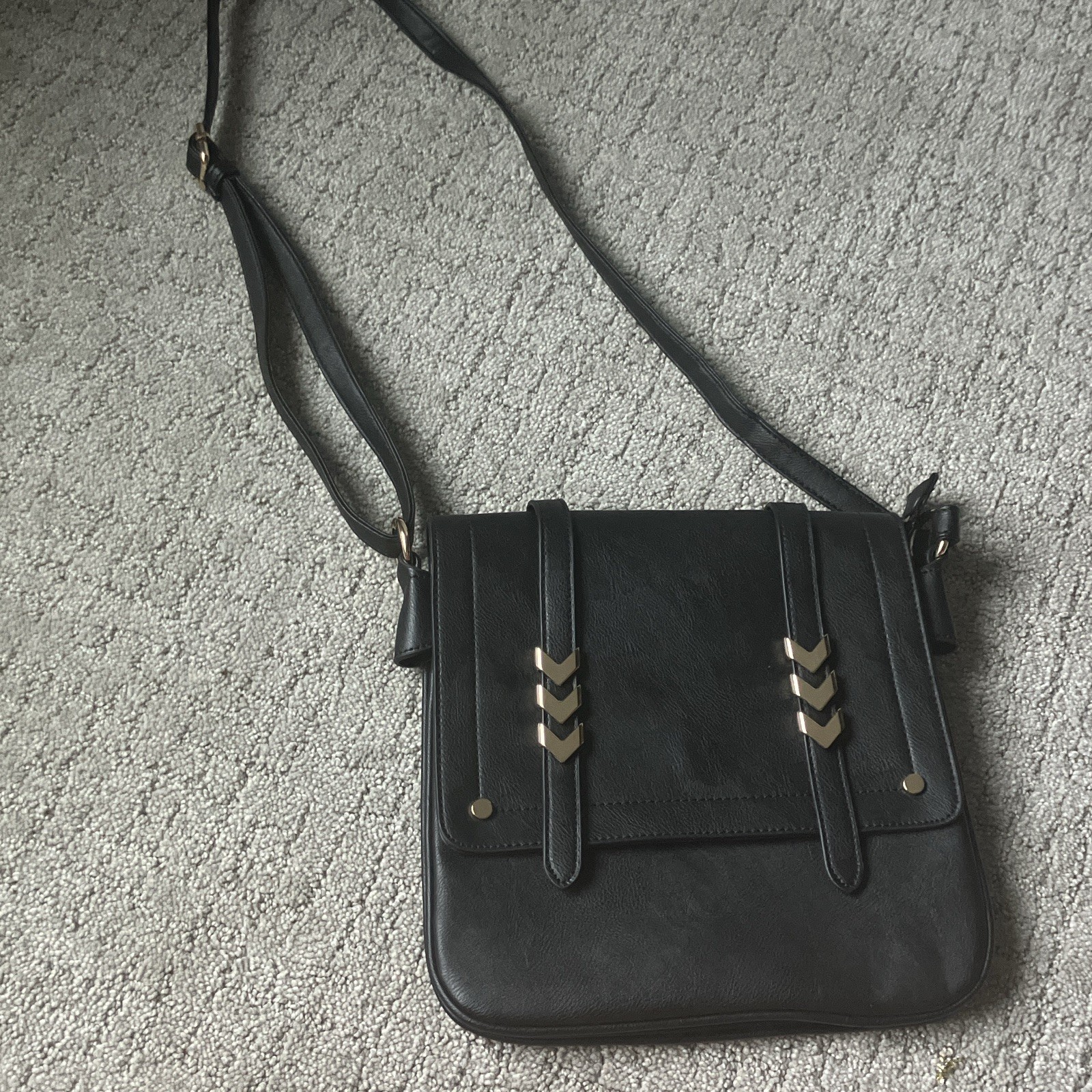 Women’s Medium Black Rectangle Crossbody Bag Zip Closure Paisley Lined Gold
