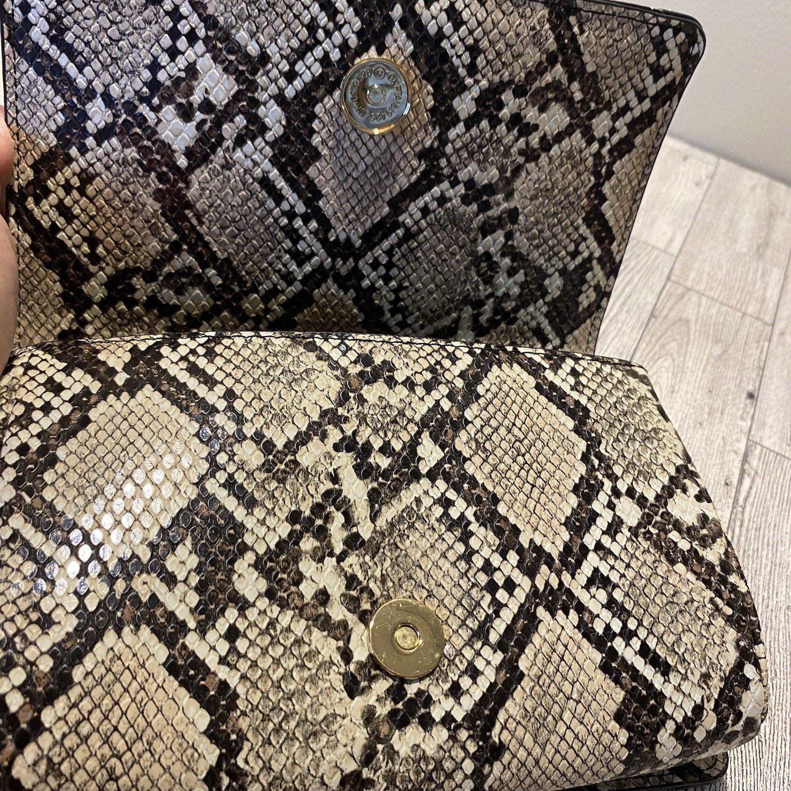 Express Snakeskin Print Crossbody Bag Gold Snake Buckle Chain Strap Purse
