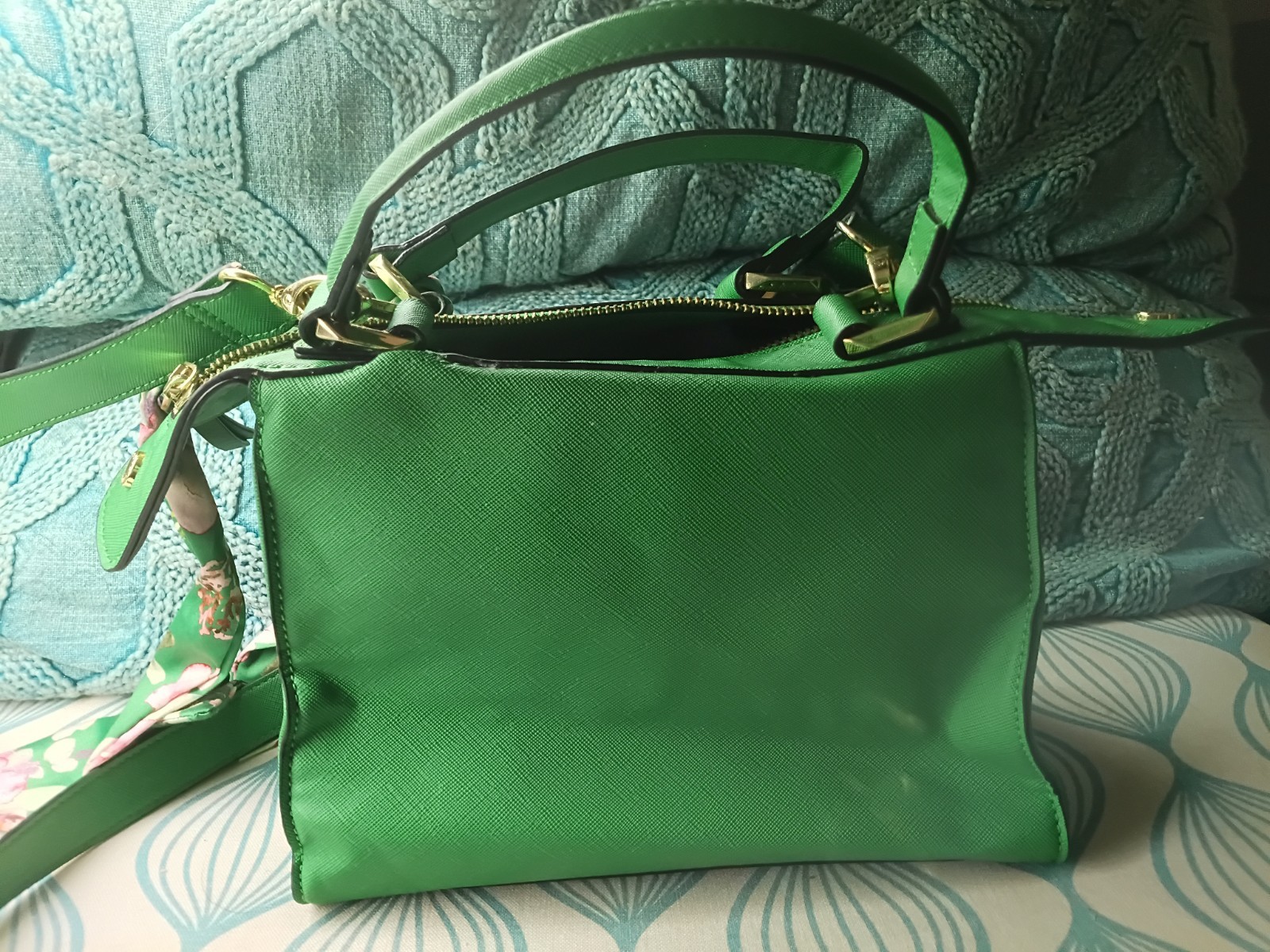 Steve Madden Lime Green Crossbody Pocketbook Satchel Bag W/Scarf