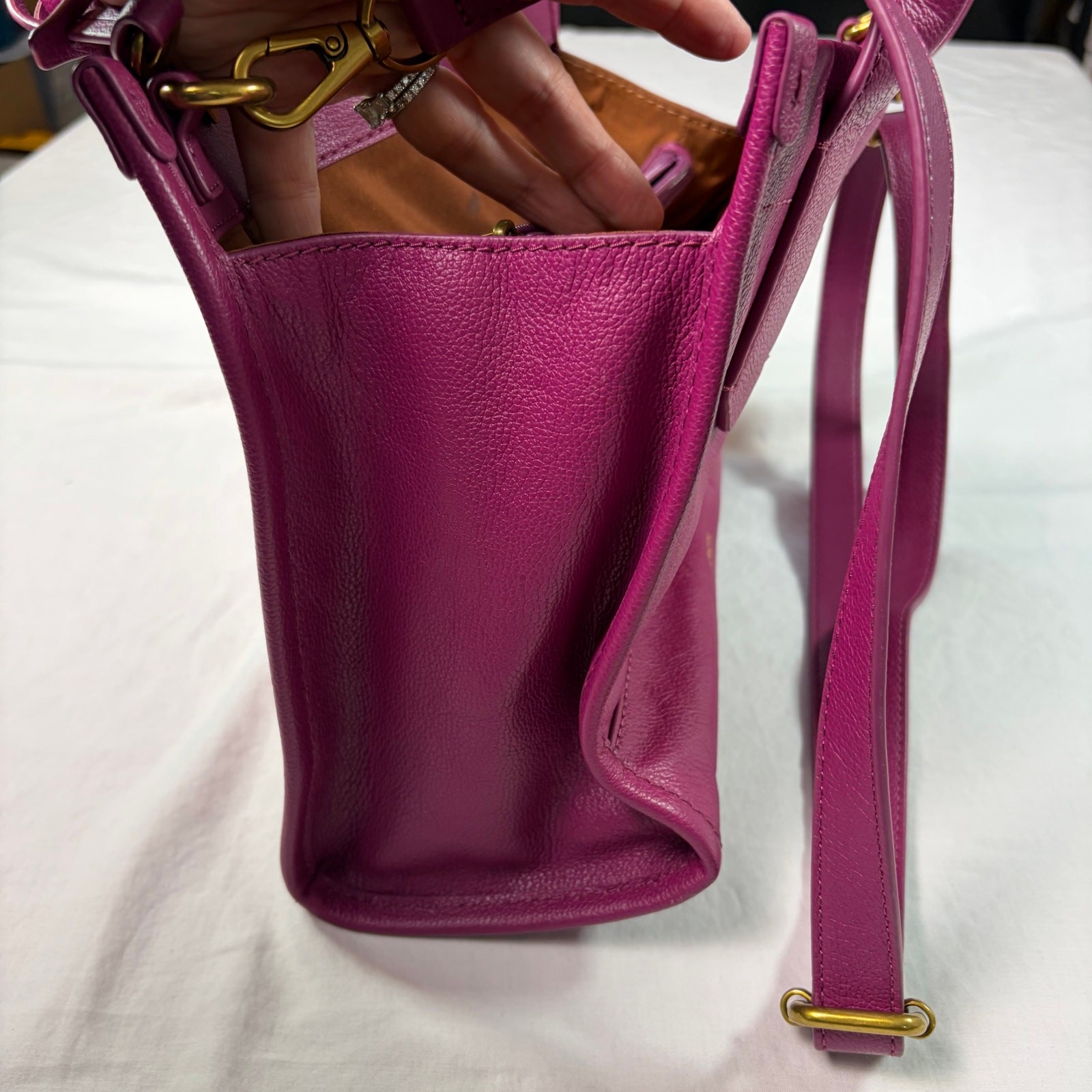 Fossil Kyler Satchel leather purple, plum, raspberry. purse, pocketbook, luxury