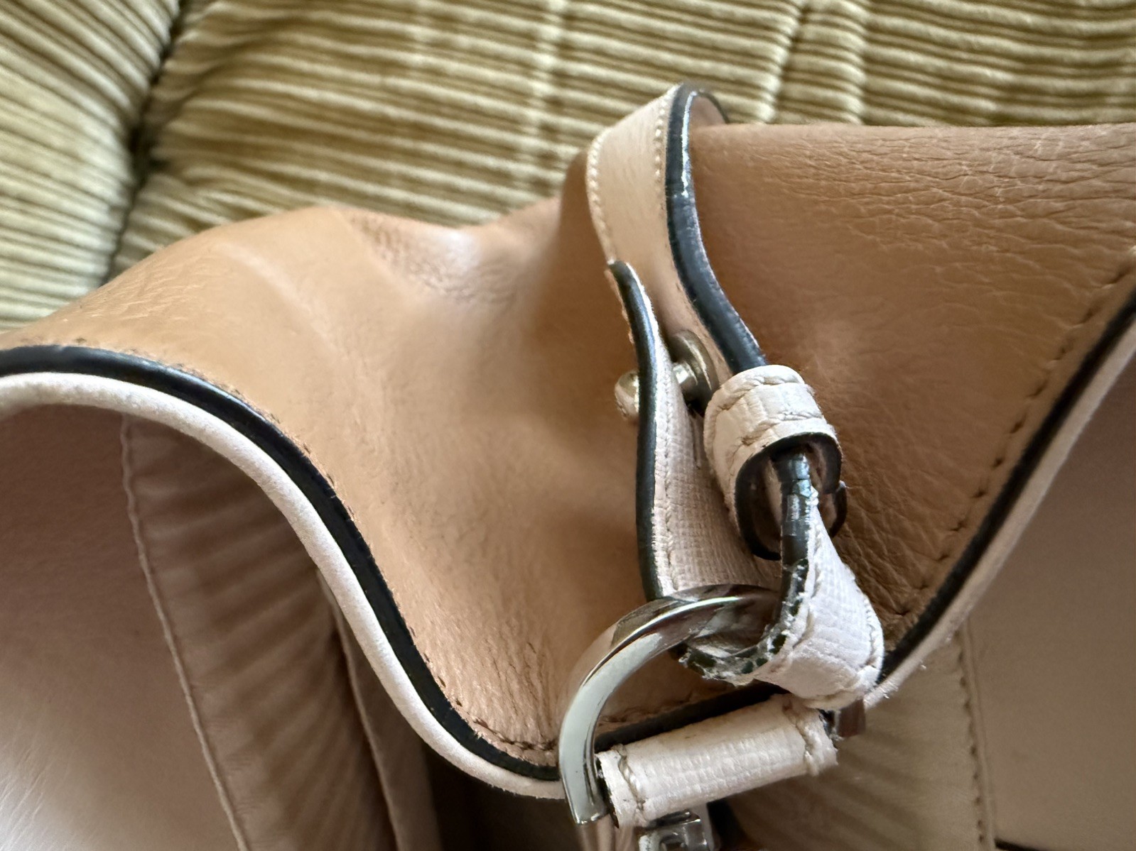 Authentic – Fendi Peekaboo Shoulder Bag cream & orange