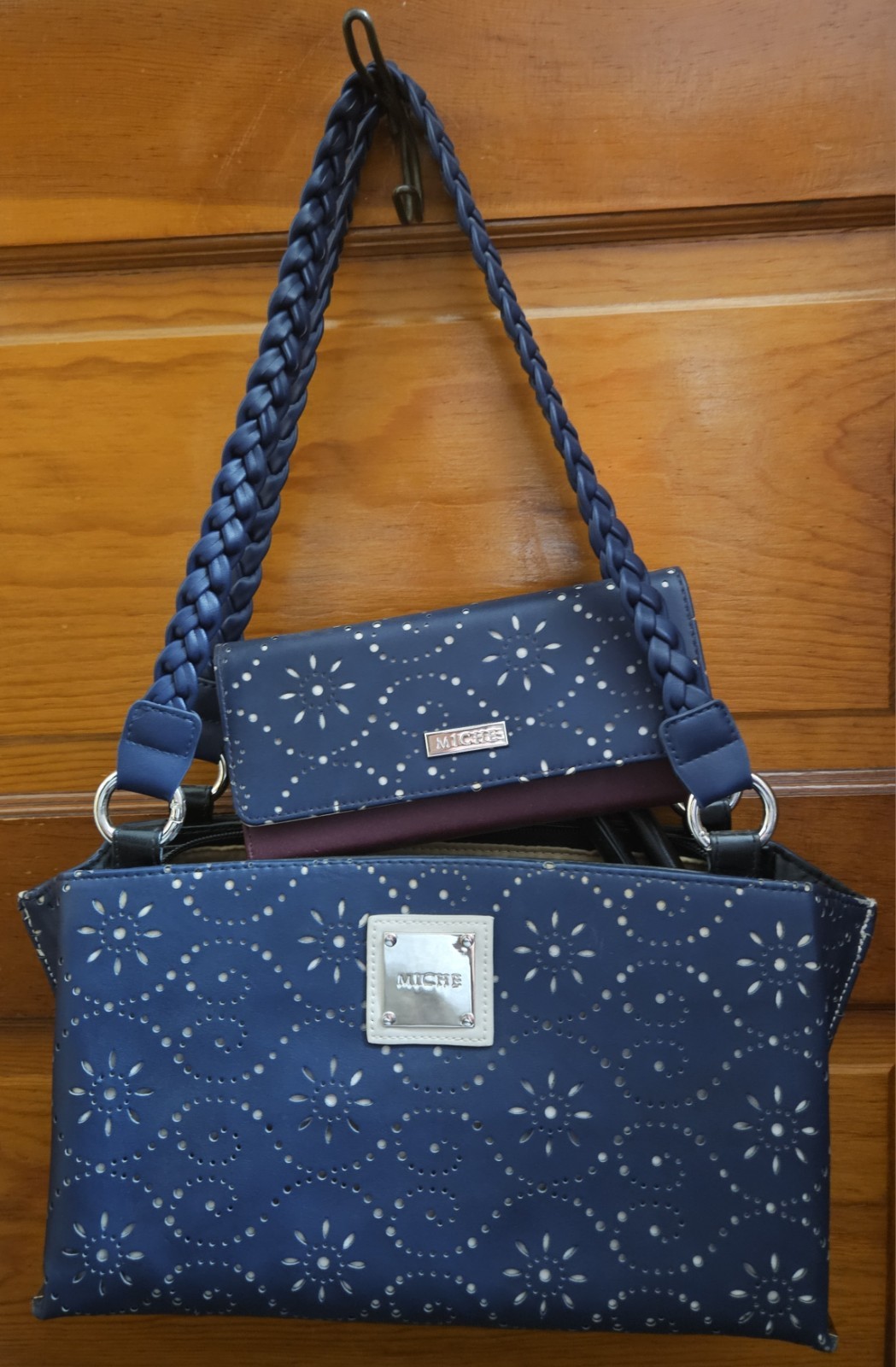 Miche Blue Purse With Matching Wallet/Black Interchangeable Straps.