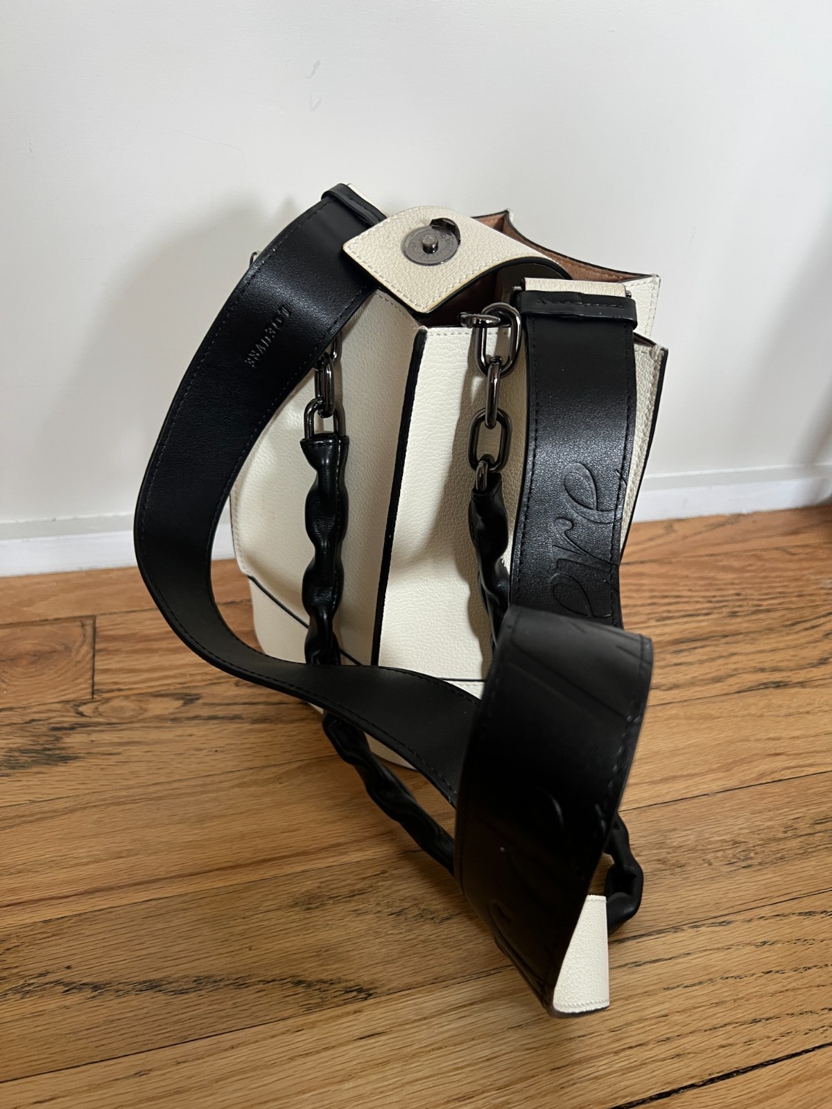 Loeuvre Ivory Bucket Bag