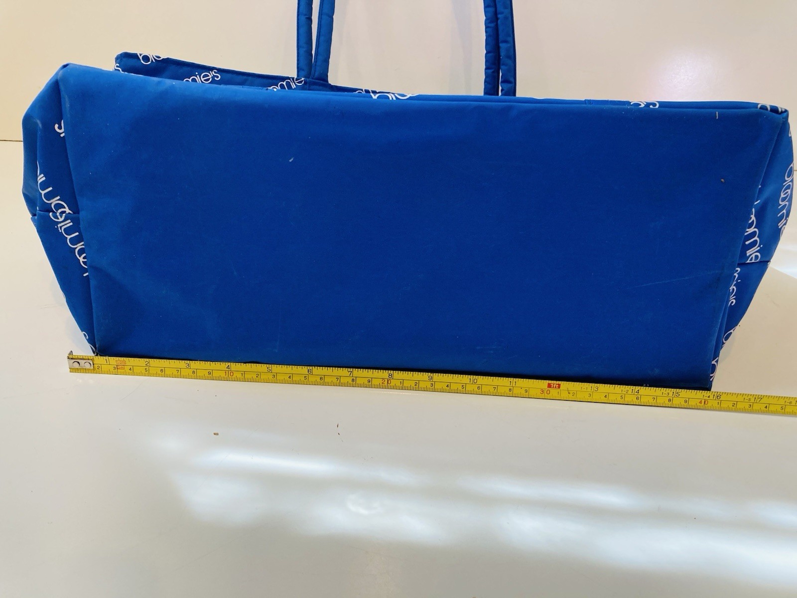 Bloomingdale’s Bloomie’s Blue zipper top Tote Bag Water Resistant Beach Shop