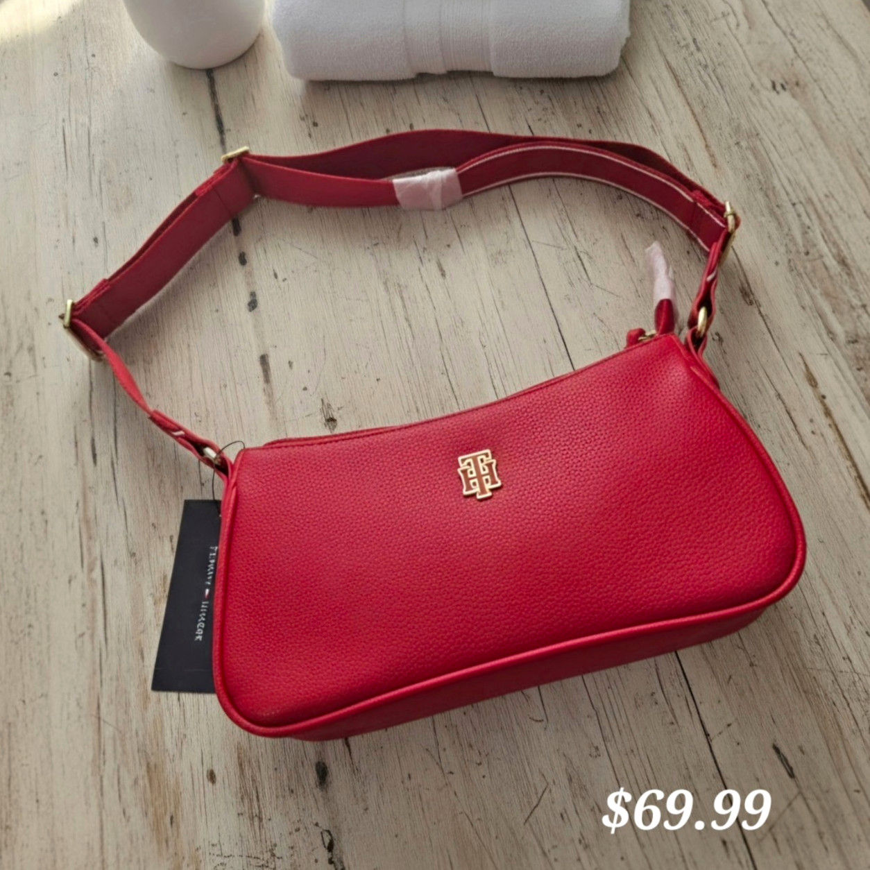 Tommy Hilfiger Logo Zip Crossbody Bag Red Pebbled, Gold Hardware, Det Strap