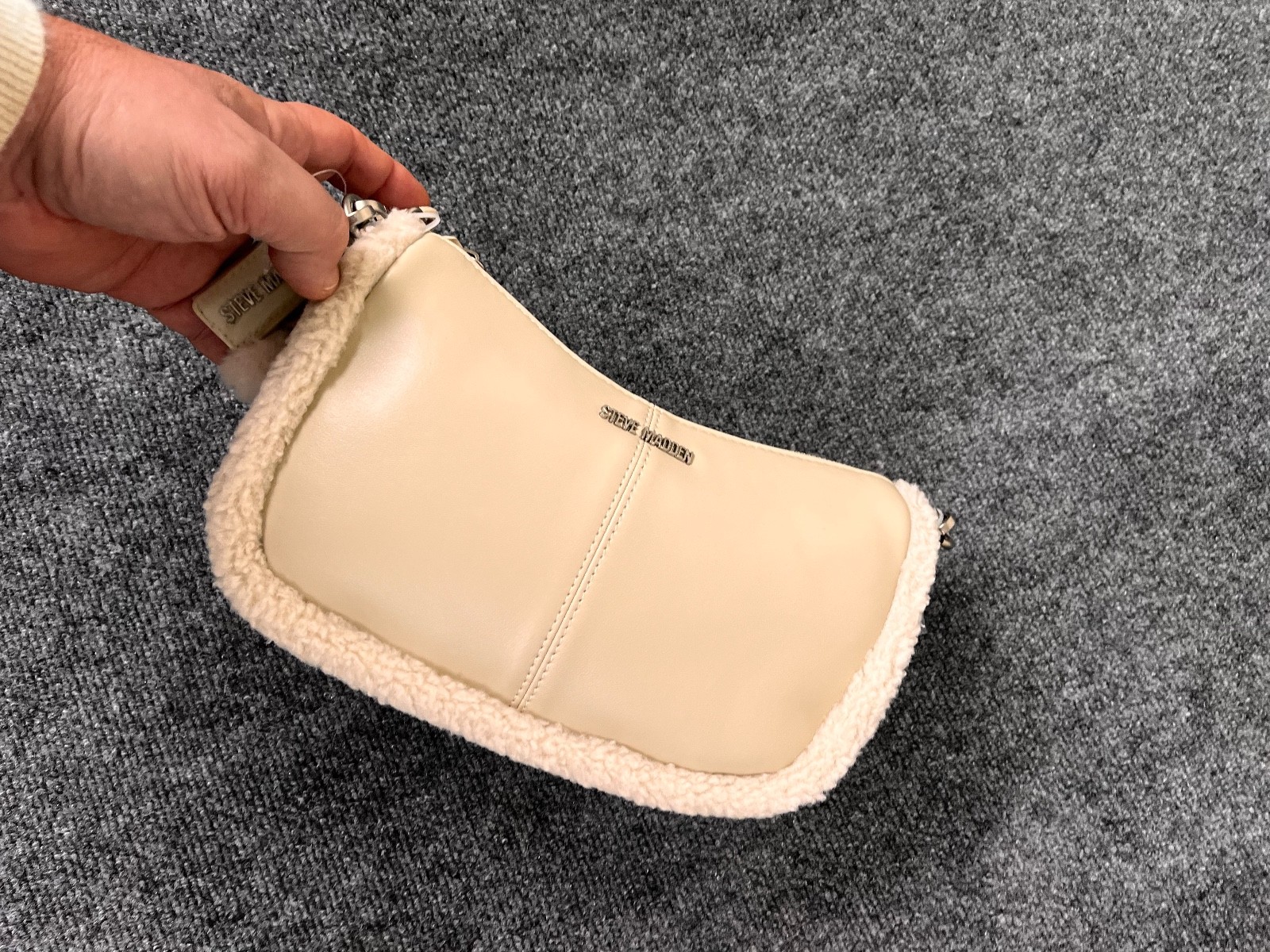 NWT Steve Madden Bclaudie Womens s Oatmilk Shoulder Bag Faux Shearling Trim
