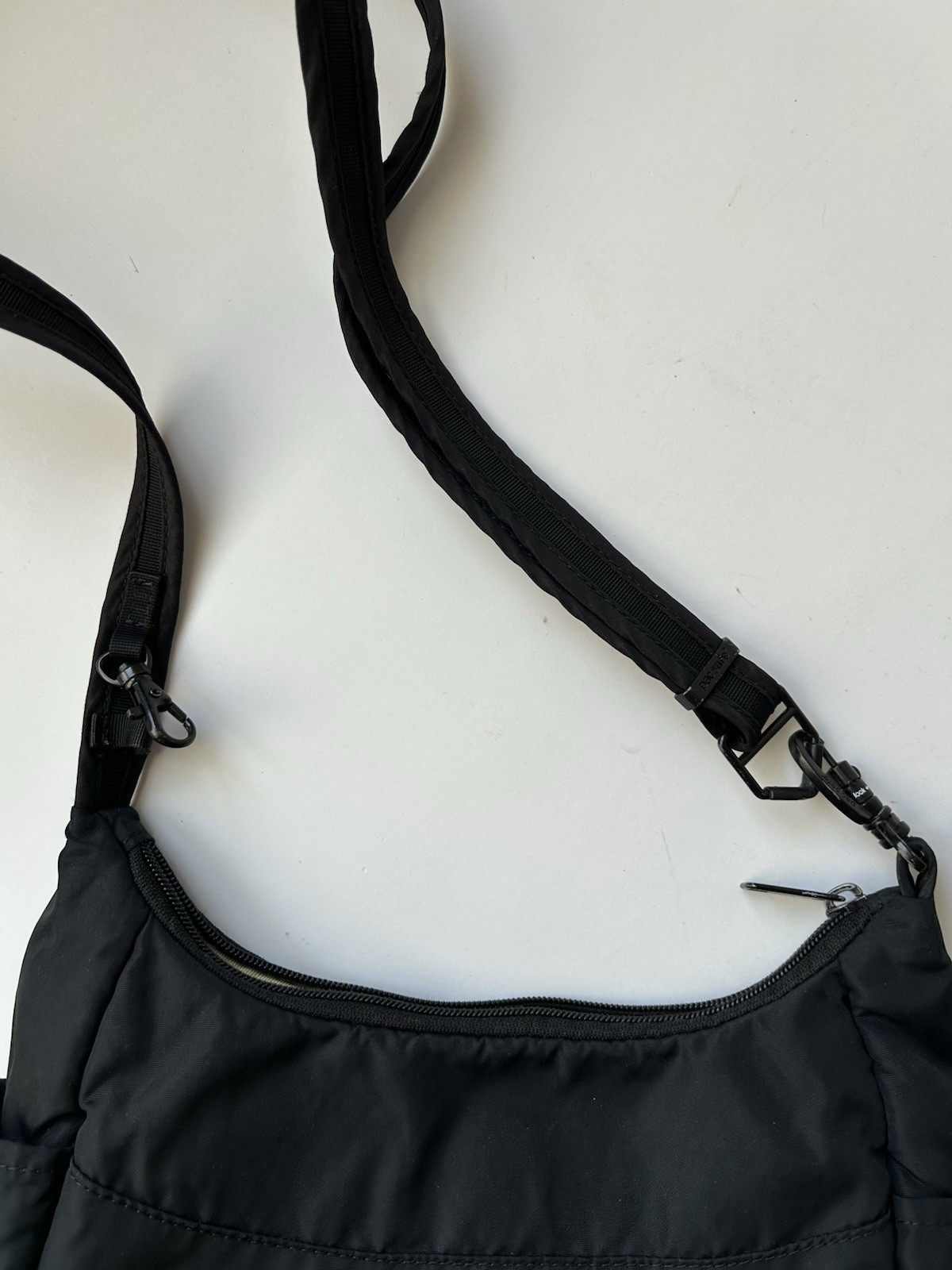 Pacsafe Citysafe 100 GII 20120 RFID Anti-Theft Exomesh Crossbody Bag Black