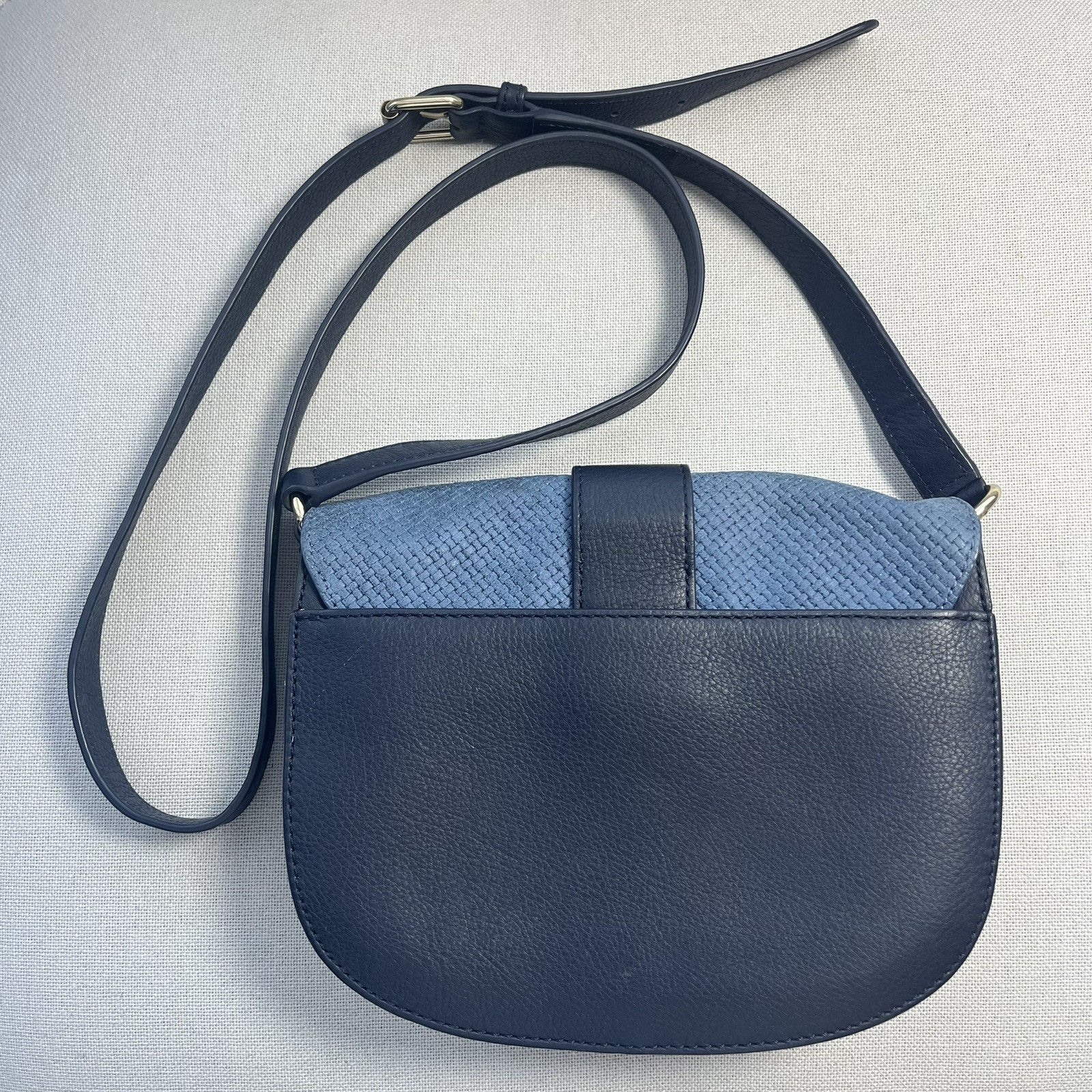 Talbots Pebbled Leather Crossbody Purse Saddle Bag Blue Magnetic Closure Pocket