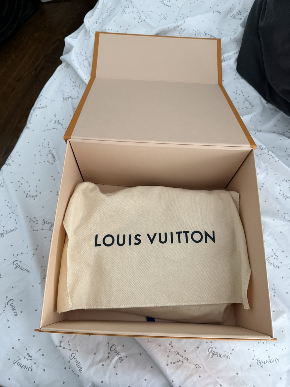 Louis Vuitton Damier Graphite Trio Messenger(“pocket plus not included)