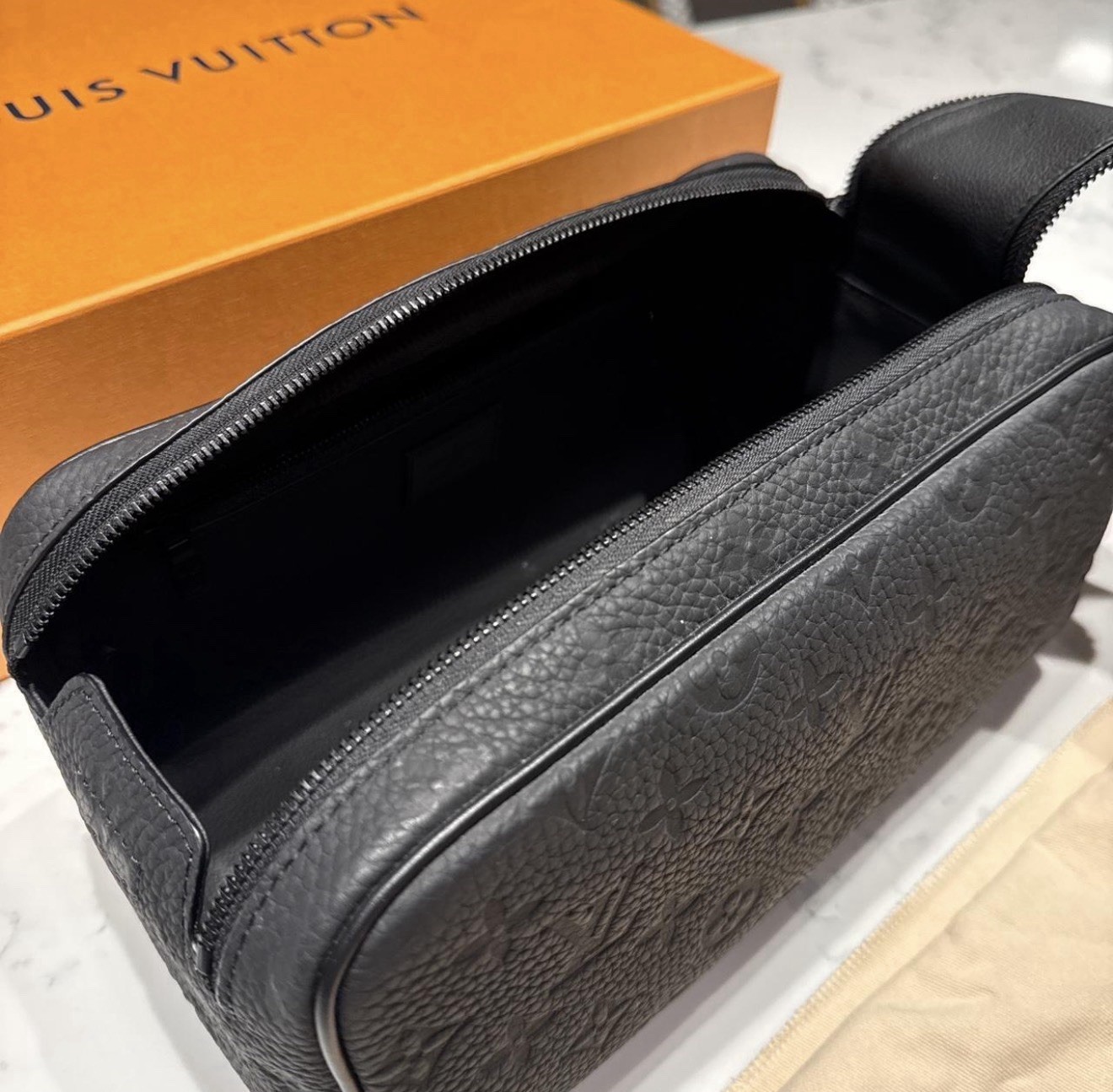 Louis Vuitton Monogram EmpreinteDopp Kit – Noir