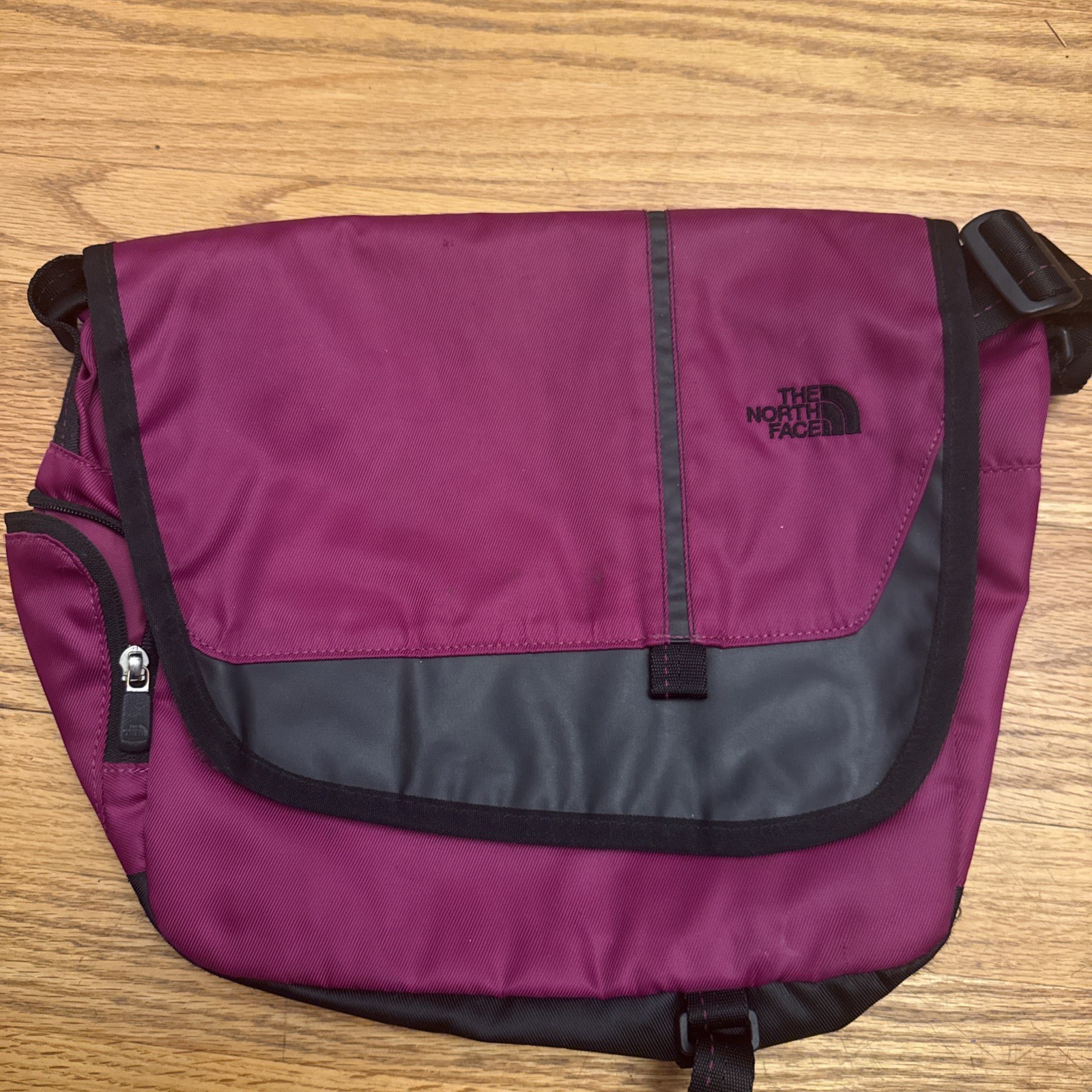 The North Face Messenger Bag Cadene Pink Black Nylon Crossbody Womens