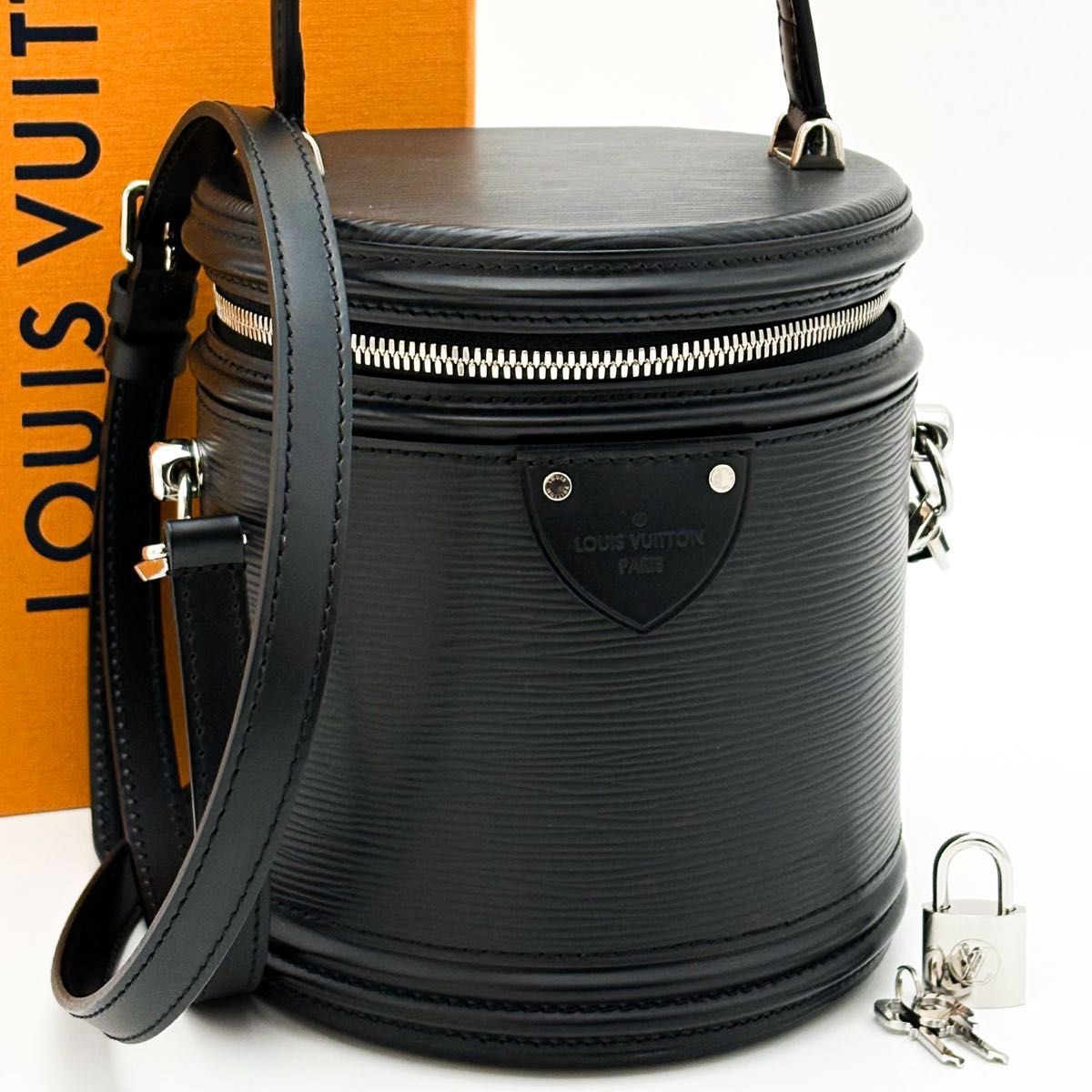 LOUIS VUITTON Bag: Cannes M52226 Black W15H17D15cm w/strap lock key;